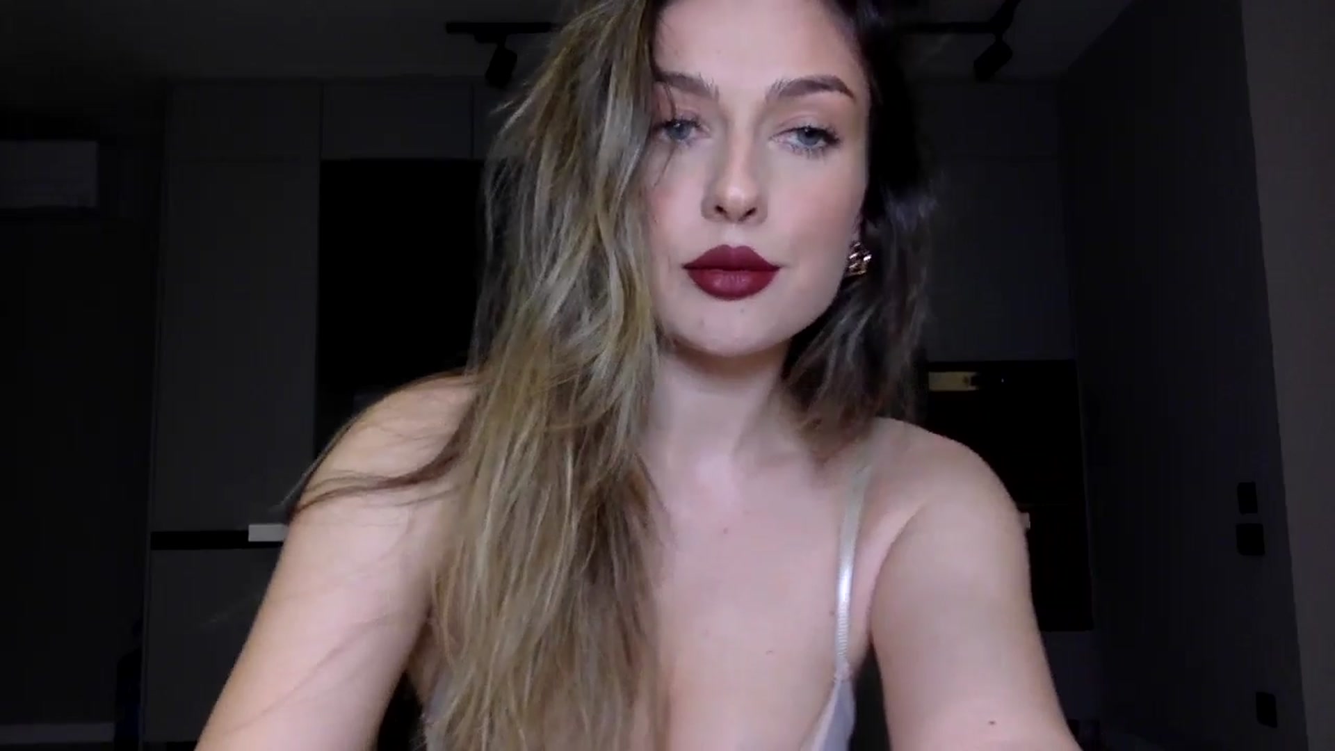 Gallery image thumbnail from SindiMoon's myfreecams stream on, 11/26/2024, 21:18 image 11 of 20