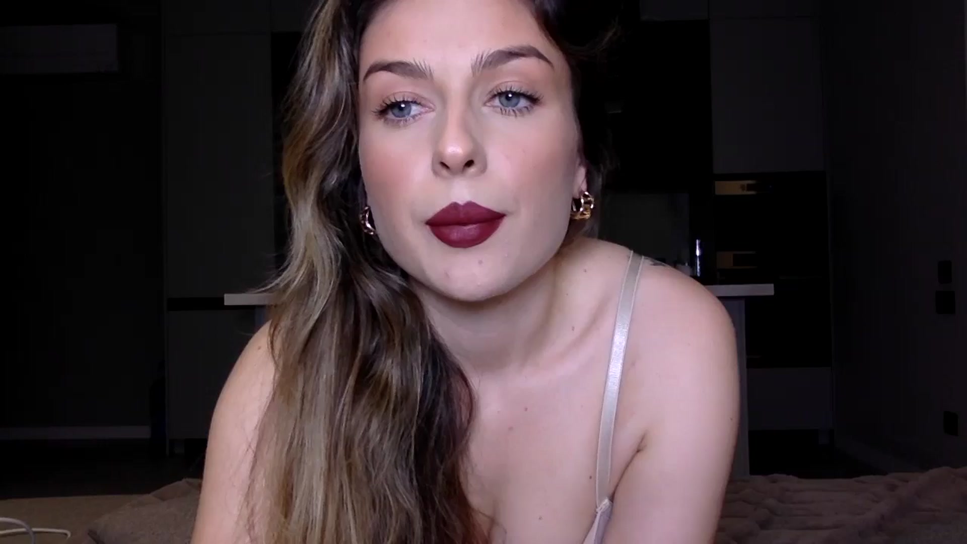 Gallery image thumbnail from SindiMoon's myfreecams stream on, 11/26/2024, 22:03 image 16 of 20