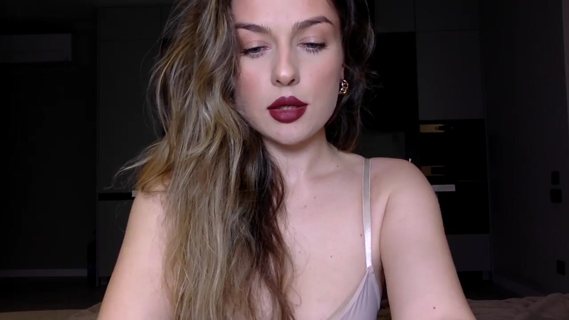 Gallery image thumbnail from SindiMoon's myfreecams stream on, 11/26/2024, 22:03 image 17 of 20