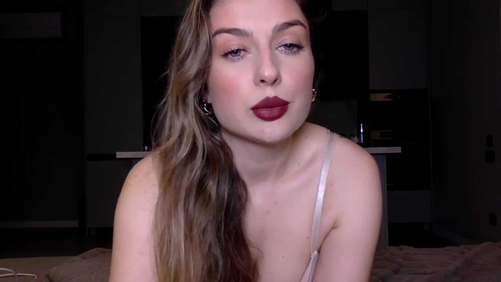 Gallery image thumbnail from SindiMoon's myfreecams stream on, 11/26/2024, 22:03 image 15 of 20