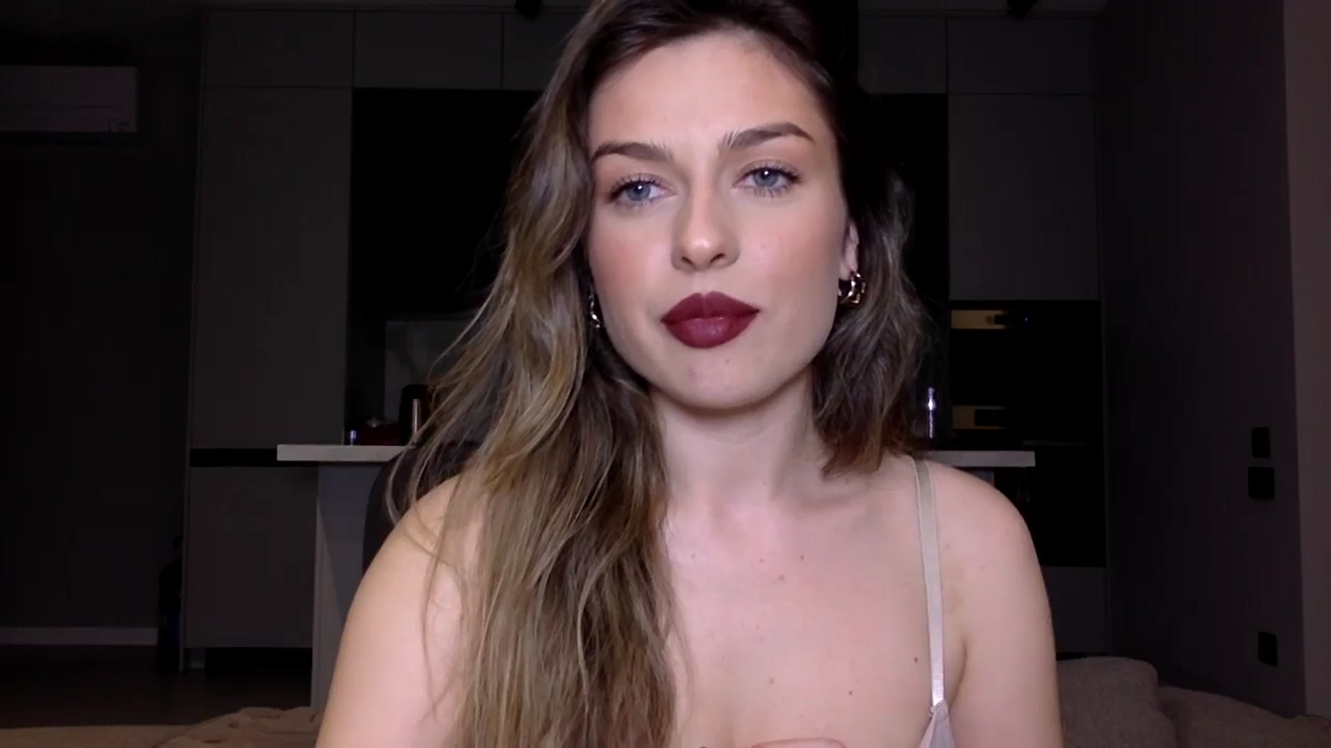 Gallery image thumbnail from SindiMoon's myfreecams stream on, 11/27/2024, 24:00 image 11 of 20