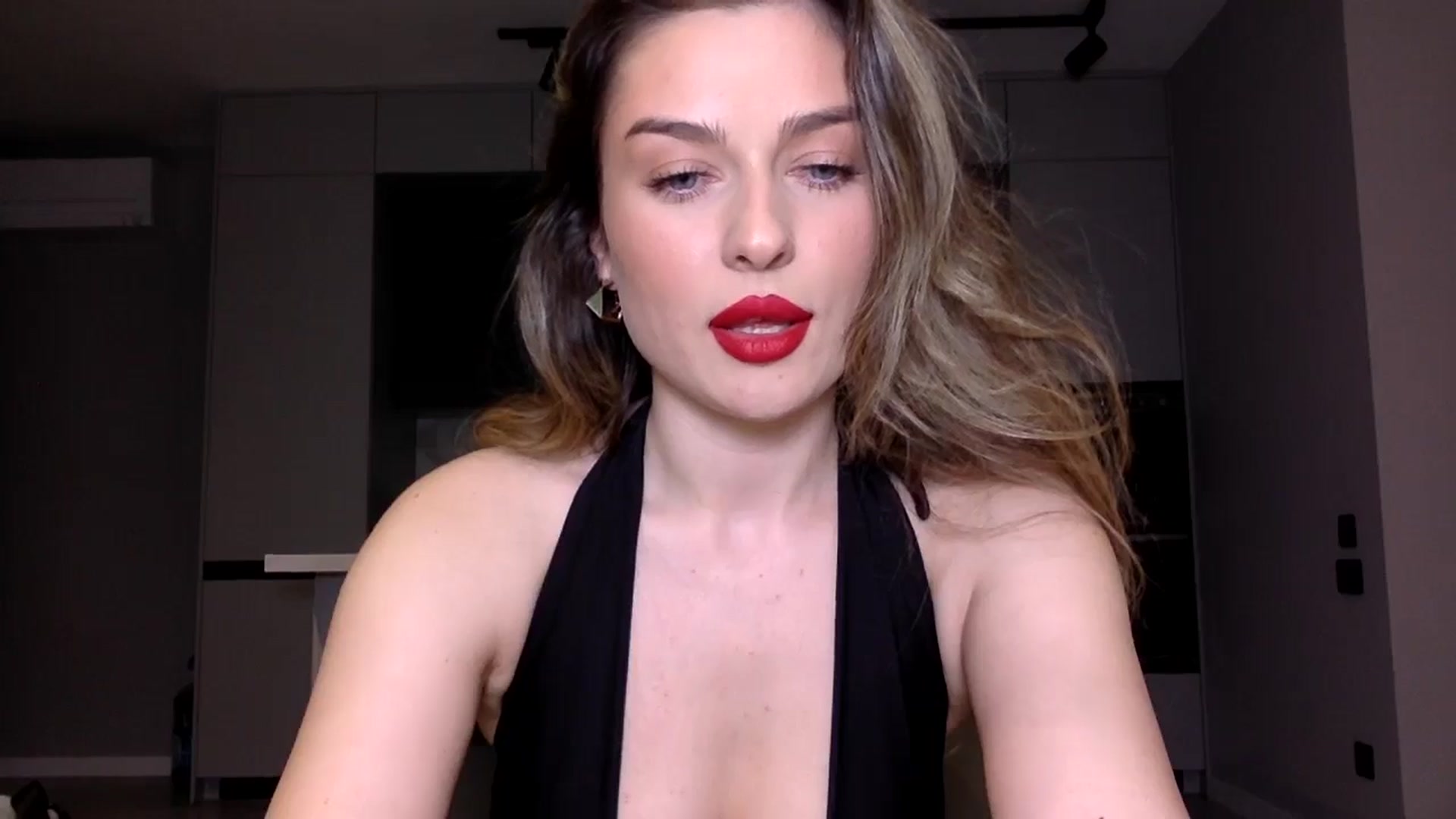 Gallery image thumbnail from SindiMoon's myfreecams stream on, 11/28/2024, 22:07 image 10 of 20