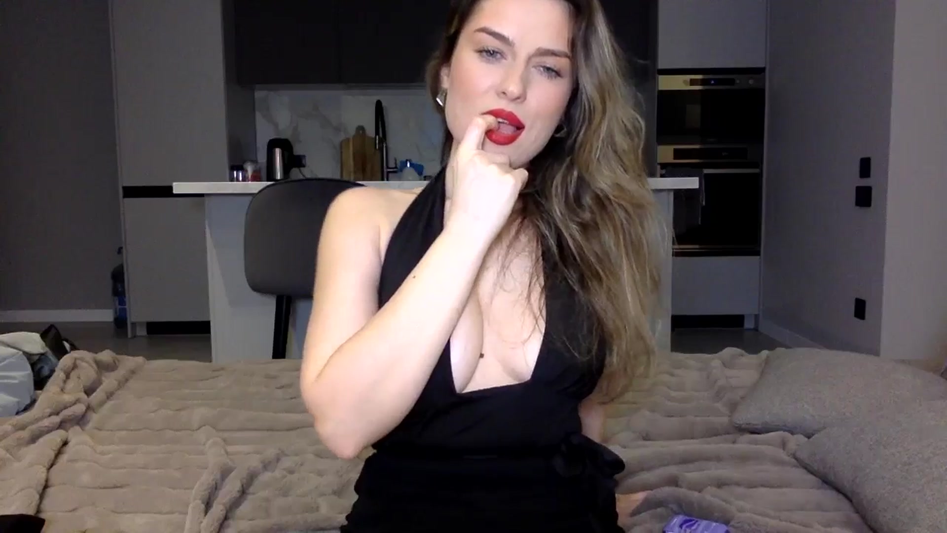 Gallery image thumbnail from SindiMoon's myfreecams stream on, 11/28/2024, 22:07 image 15 of 20