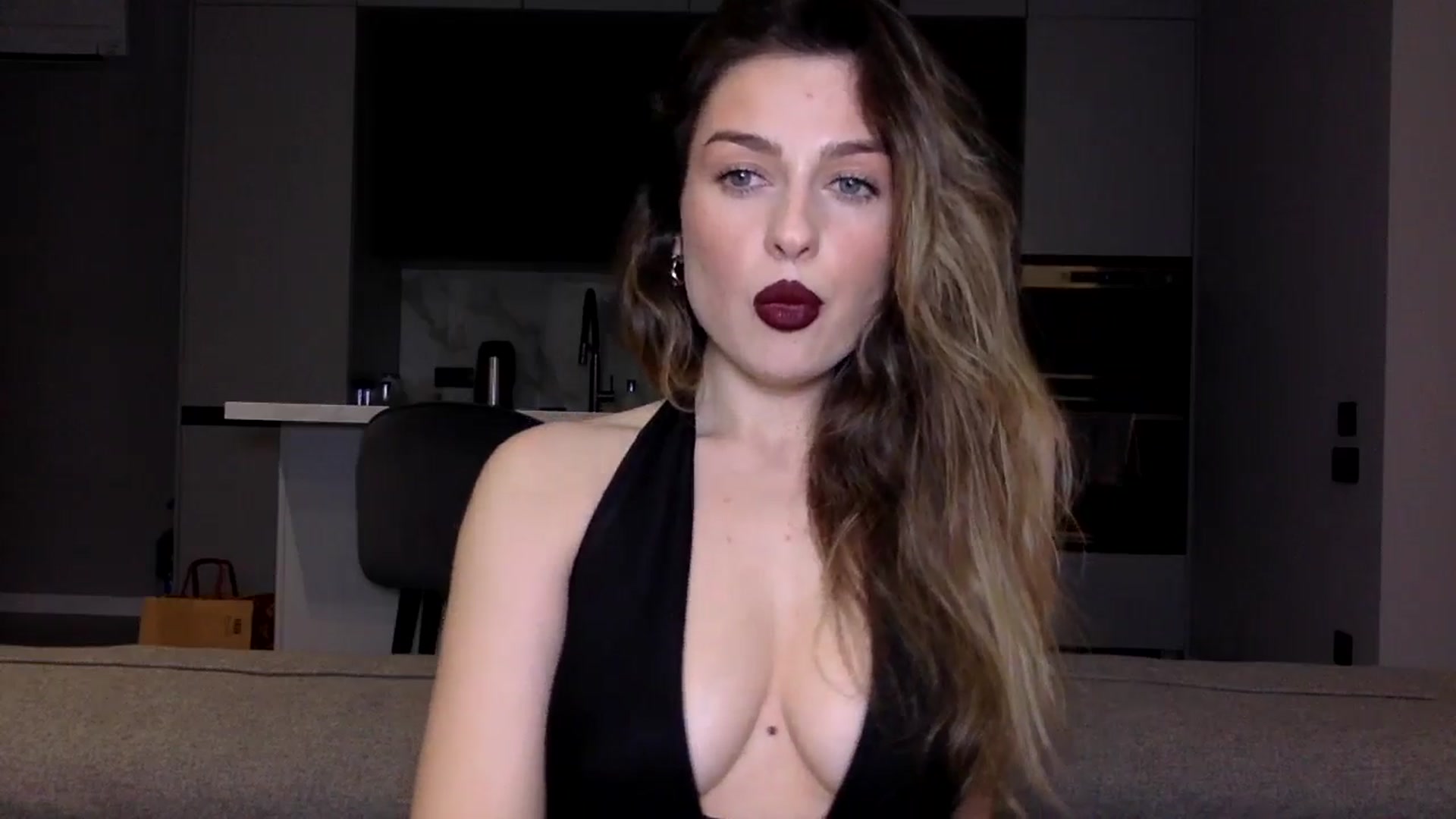 Gallery image thumbnail from SindiMoon's myfreecams stream on, 12/03/2024, 22:14 image 5 of 20