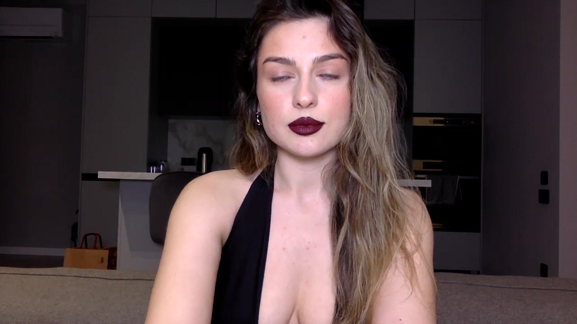 Gallery image thumbnail from SindiMoon's myfreecams stream on, 12/03/2024, 22:14 image 14 of 20