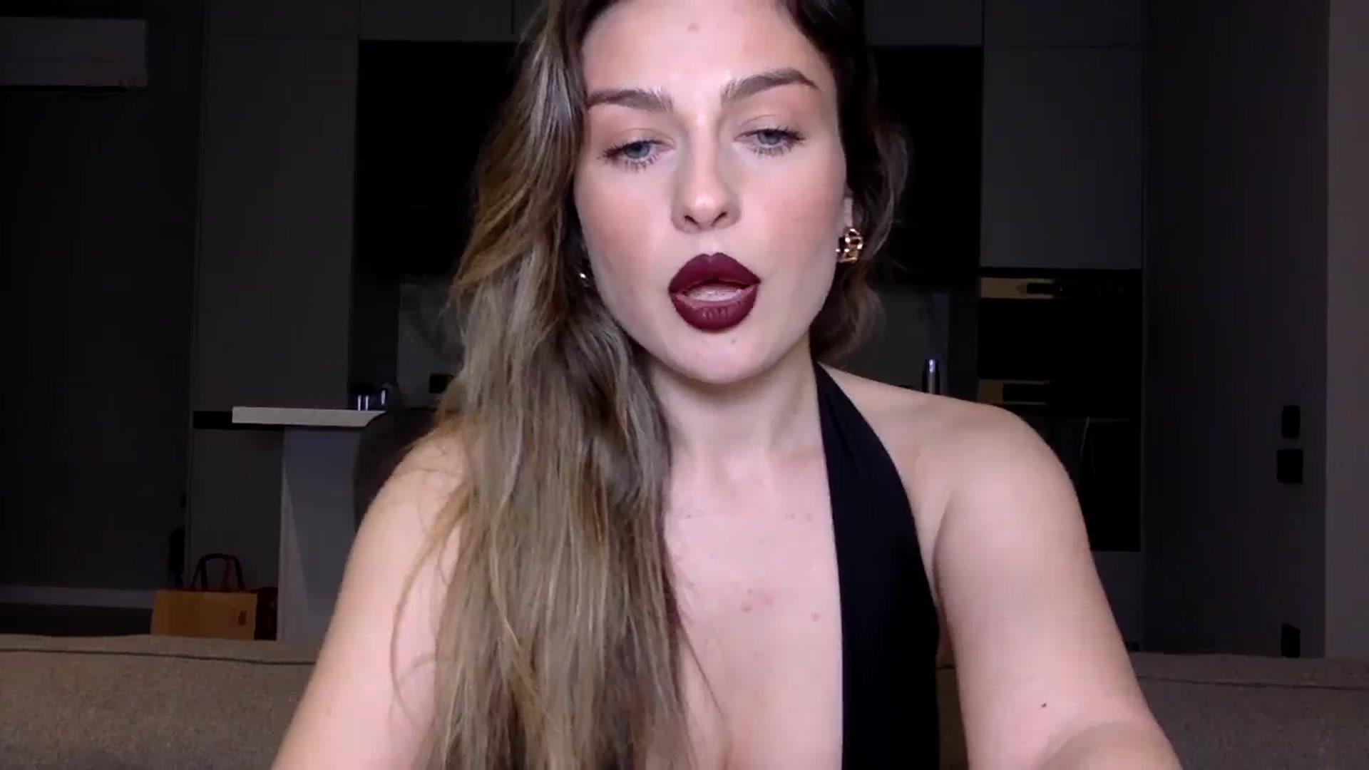 Gallery image thumbnail from SindiMoon's myfreecams stream on, 12/03/2024, 22:14 image 10 of 20