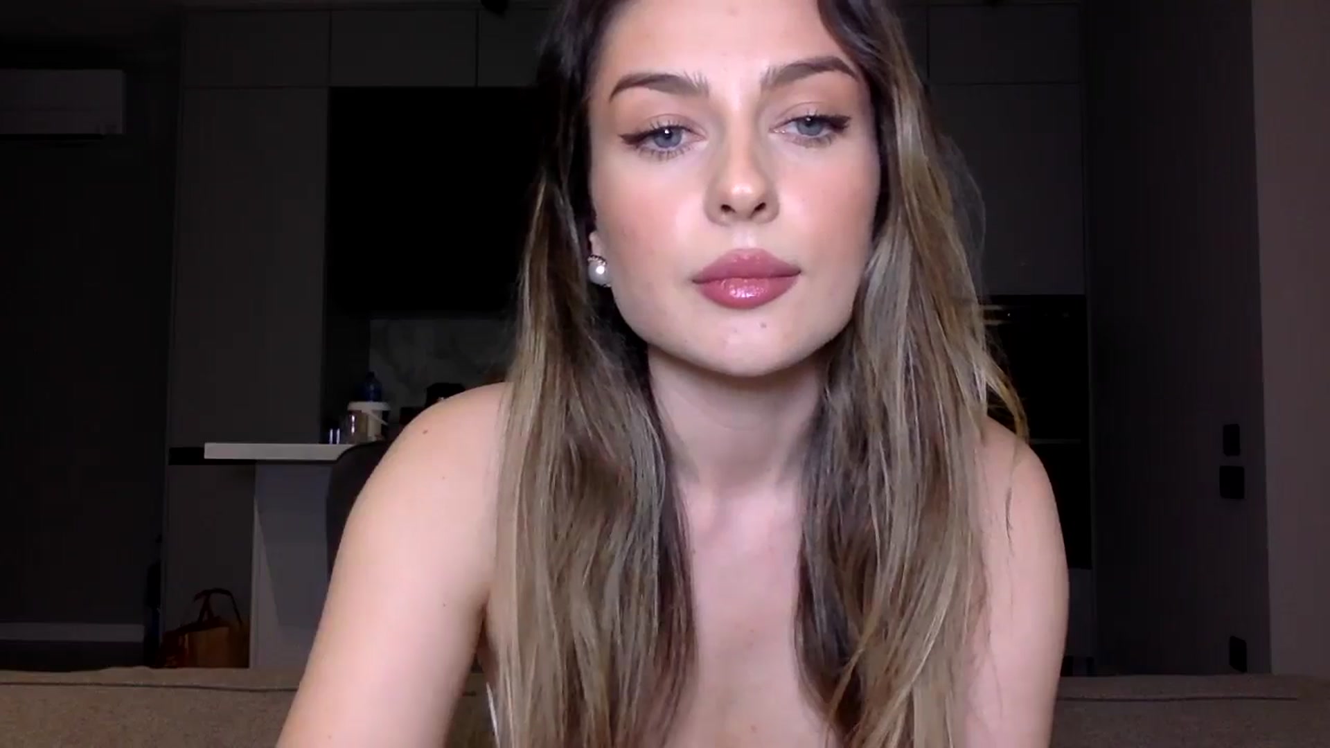 Gallery image thumbnail from SindiMoon's myfreecams stream on, 12/04/2024, 22:47 image 3 of 20