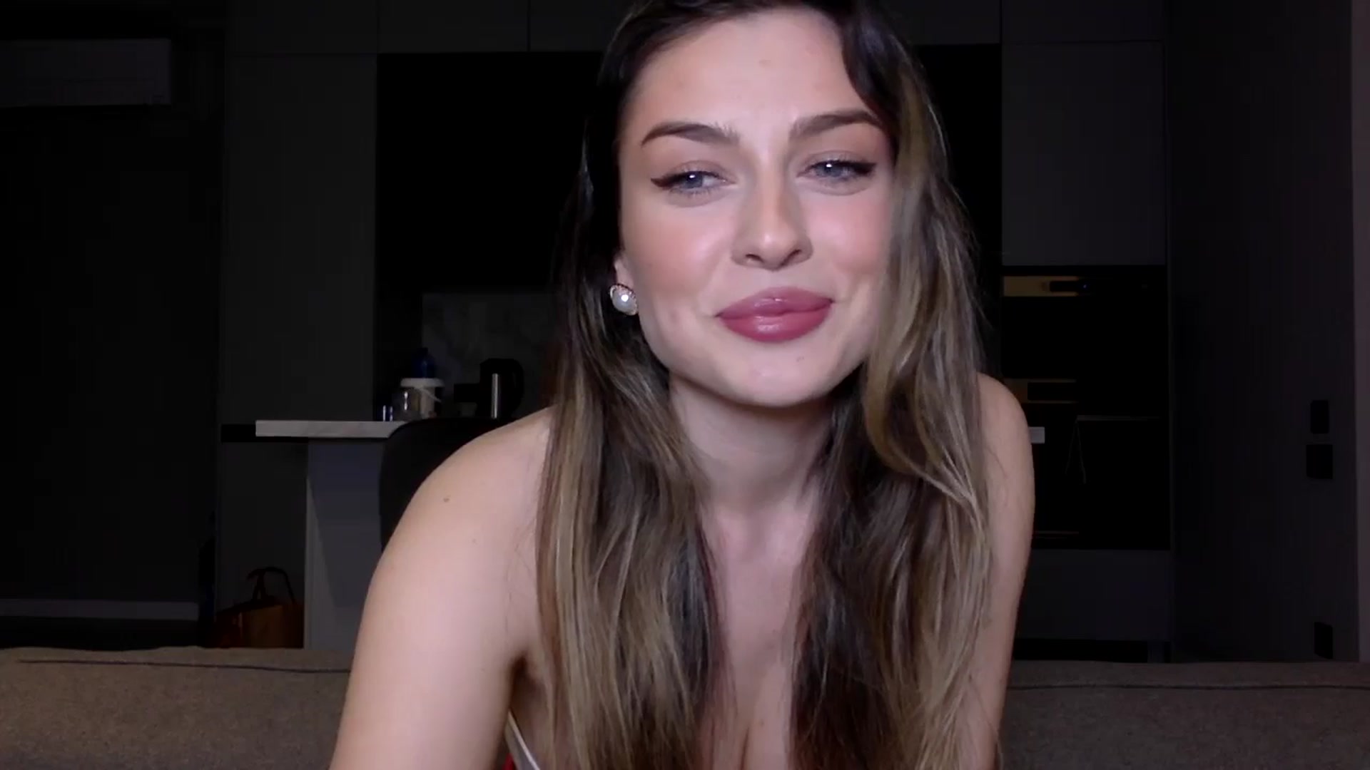 Gallery image thumbnail from SindiMoon's myfreecams stream on, 12/04/2024, 22:47 image 16 of 20