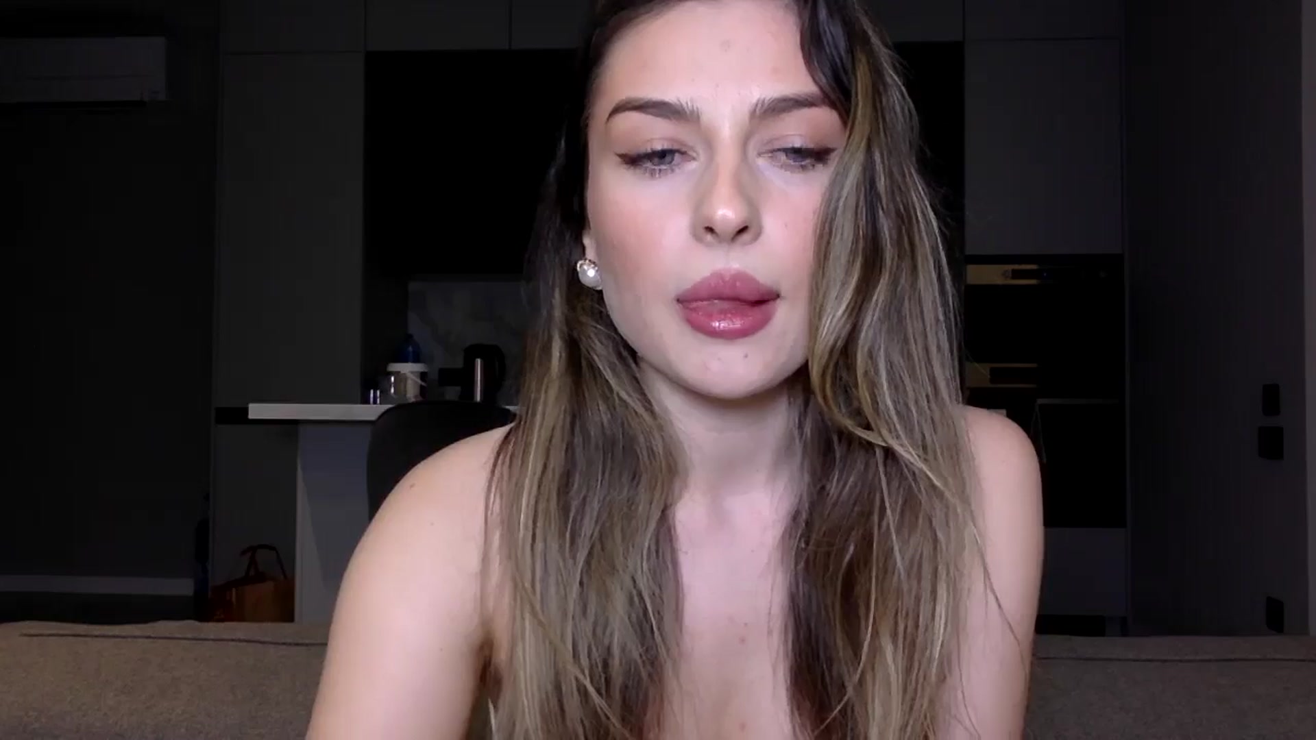 Gallery image thumbnail from SindiMoon's myfreecams stream on, 12/04/2024, 22:47 image 12 of 20