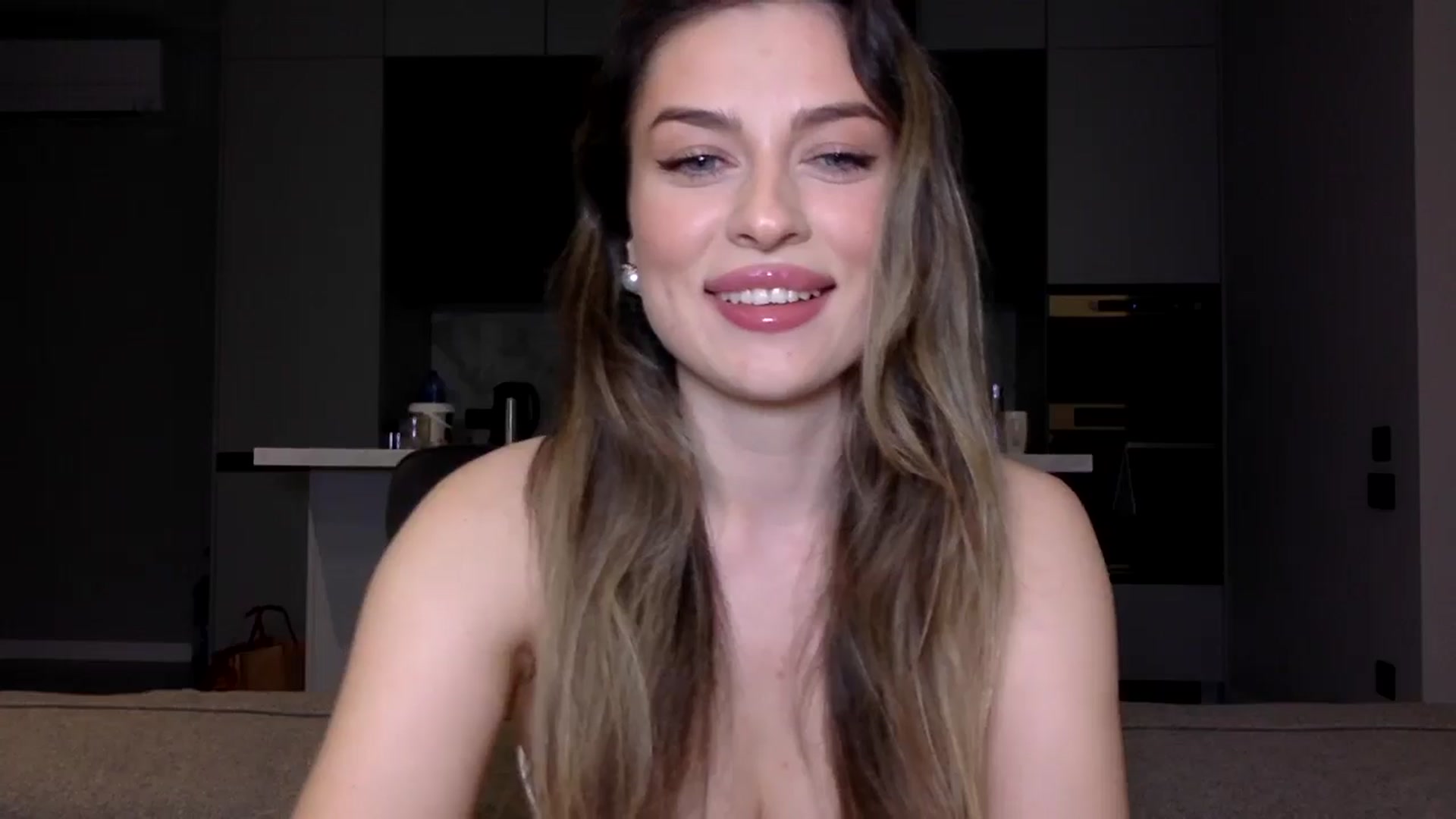 Gallery image thumbnail from SindiMoon's myfreecams stream on, 12/04/2024, 22:47 image 9 of 20