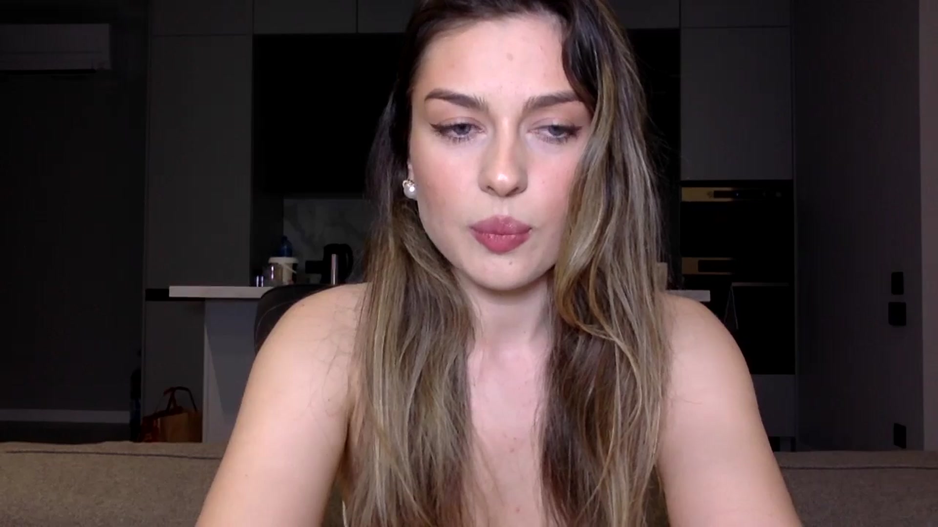 Gallery image thumbnail from SindiMoon's myfreecams stream on, 12/04/2024, 22:47 image 13 of 20