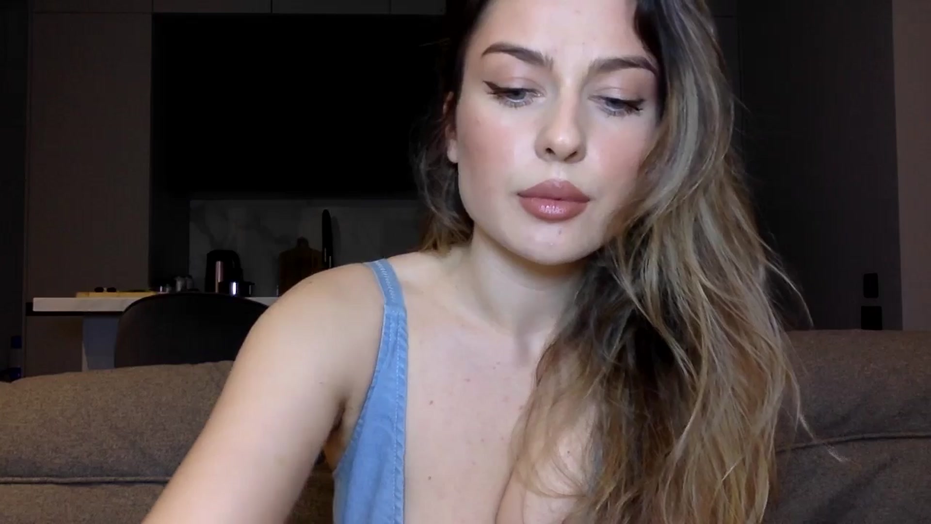 Gallery image thumbnail from SindiMoon's myfreecams stream on, 12/10/2024, 21:40 image 15 of 20