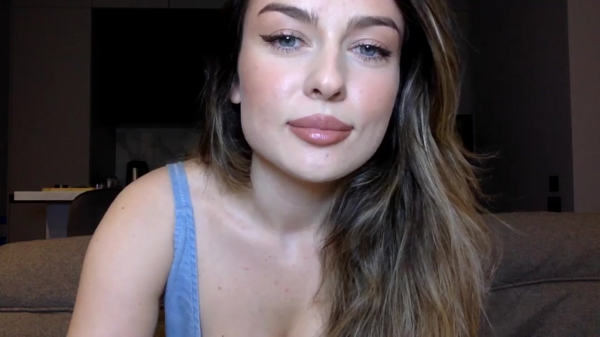 Gallery image thumbnail from SindiMoon's myfreecams stream on, 12/10/2024, 21:40 image 19 of 20