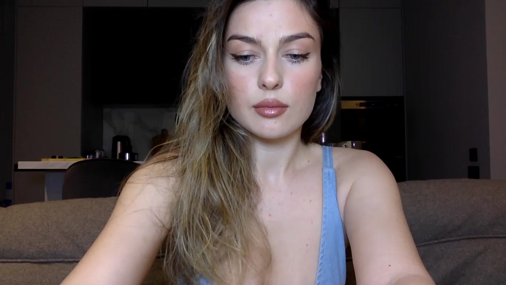Gallery image thumbnail from SindiMoon's myfreecams stream on, 12/10/2024, 21:40 image 11 of 20