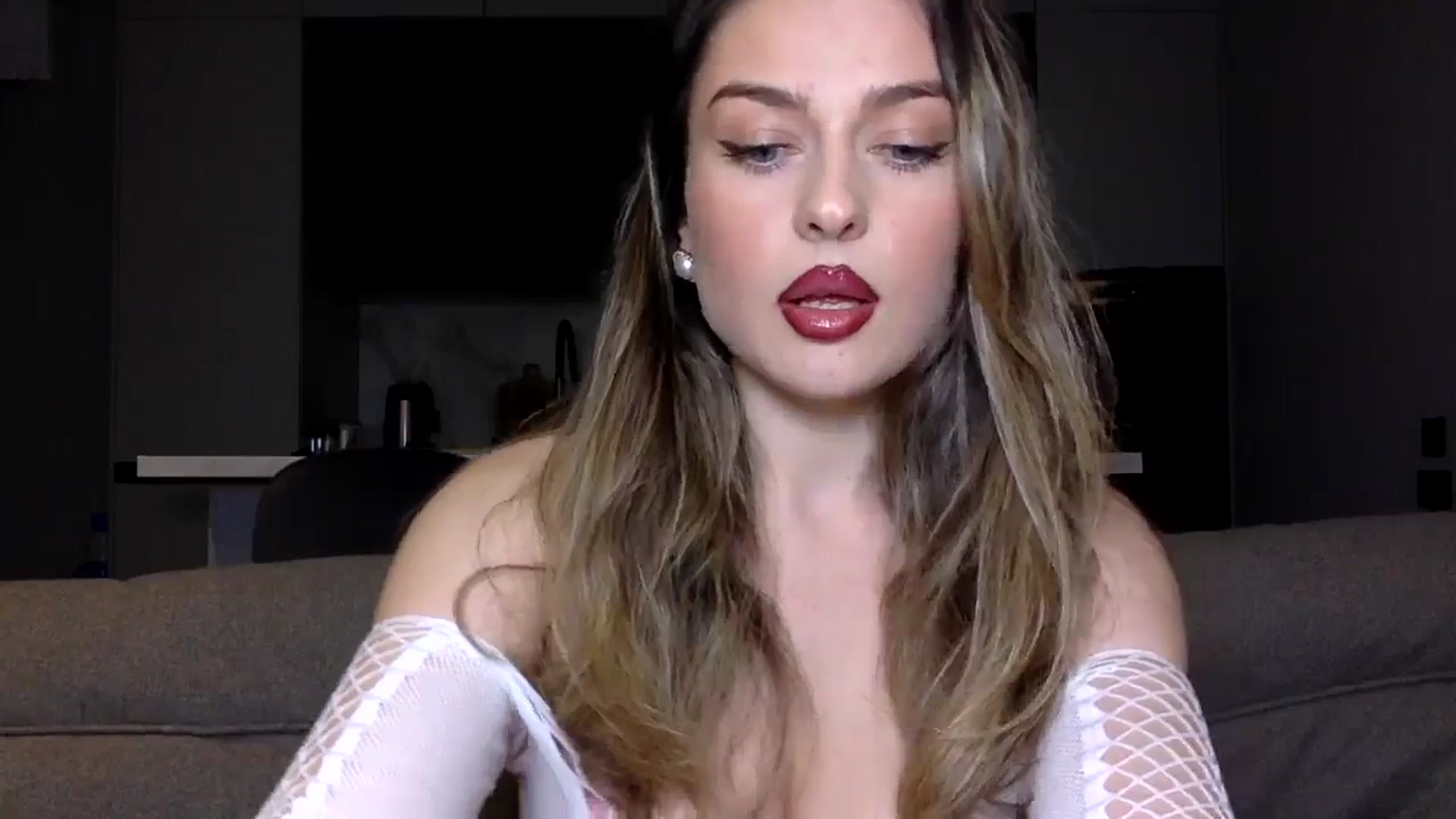 Gallery image thumbnail from SindiMoon's myfreecams stream on, 12/11/2024, 22:50 image 7 of 20