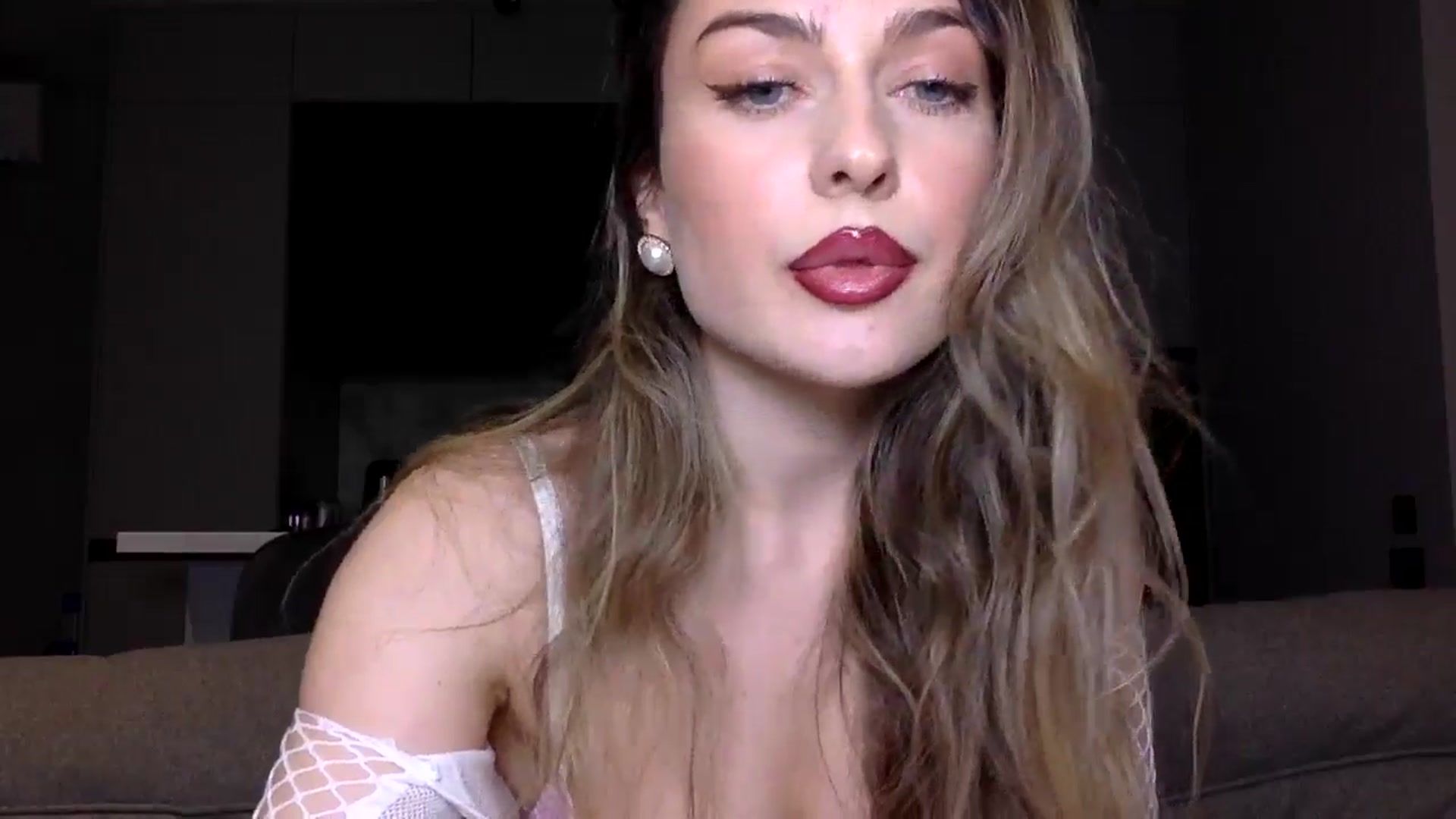 Gallery image thumbnail from SindiMoon's myfreecams stream on, 12/11/2024, 22:50 image 15 of 20