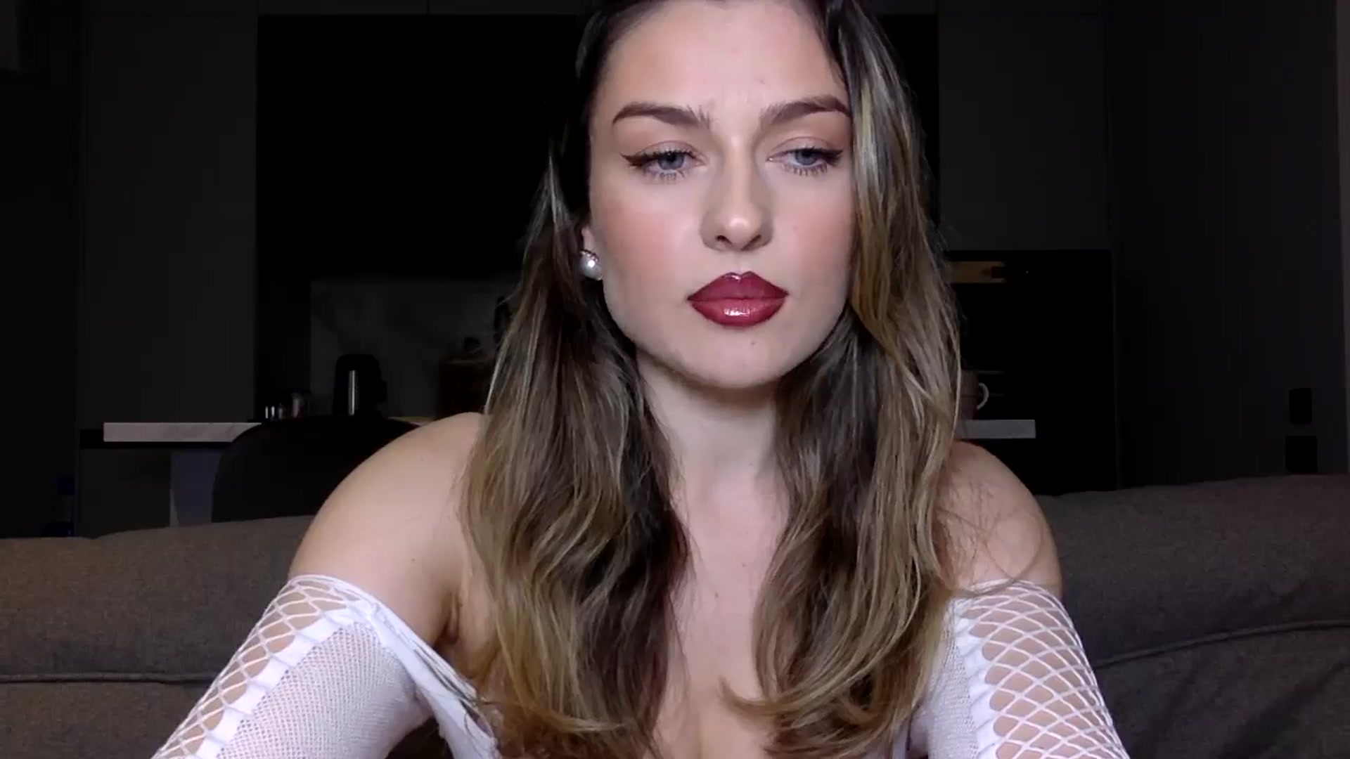Gallery image thumbnail from SindiMoon's myfreecams stream on, 12/11/2024, 22:50 image 10 of 20
