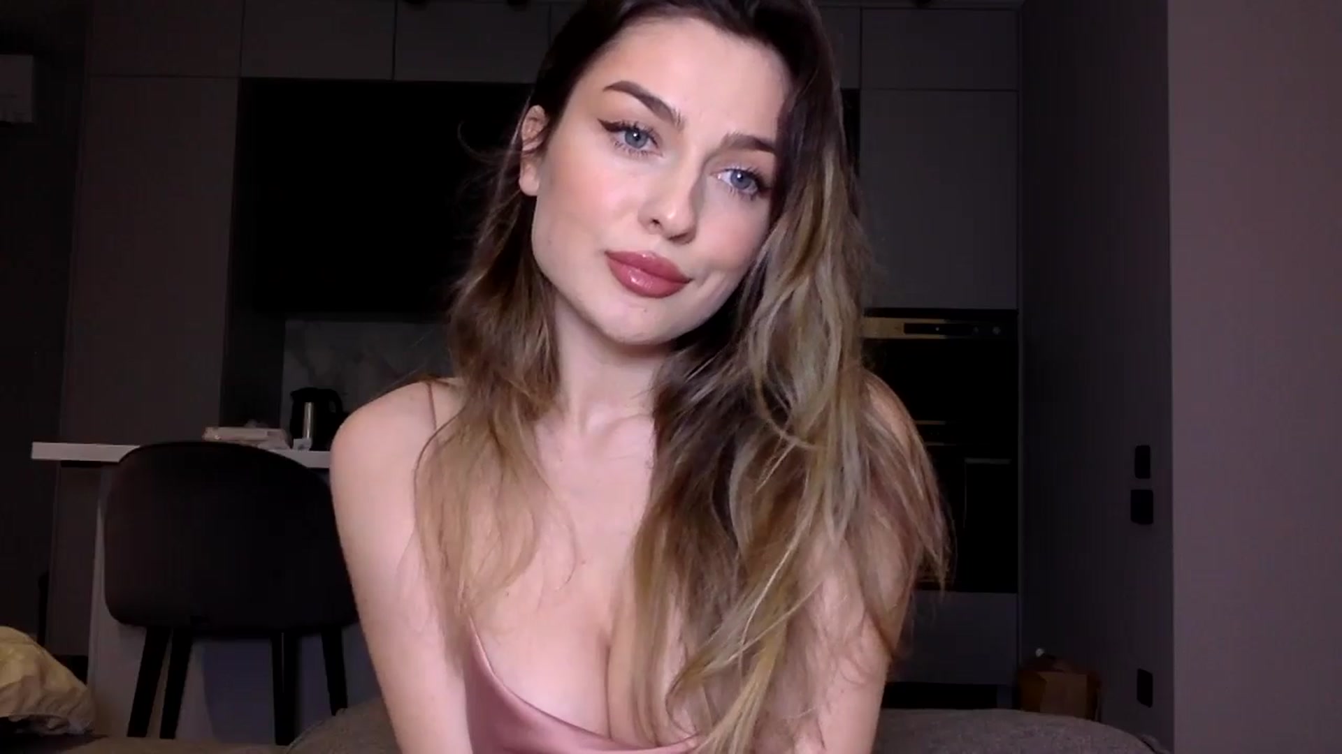 Gallery image thumbnail from SindiMoon's myfreecams stream on, 01/13/2025, 21:47 image 15 of 20