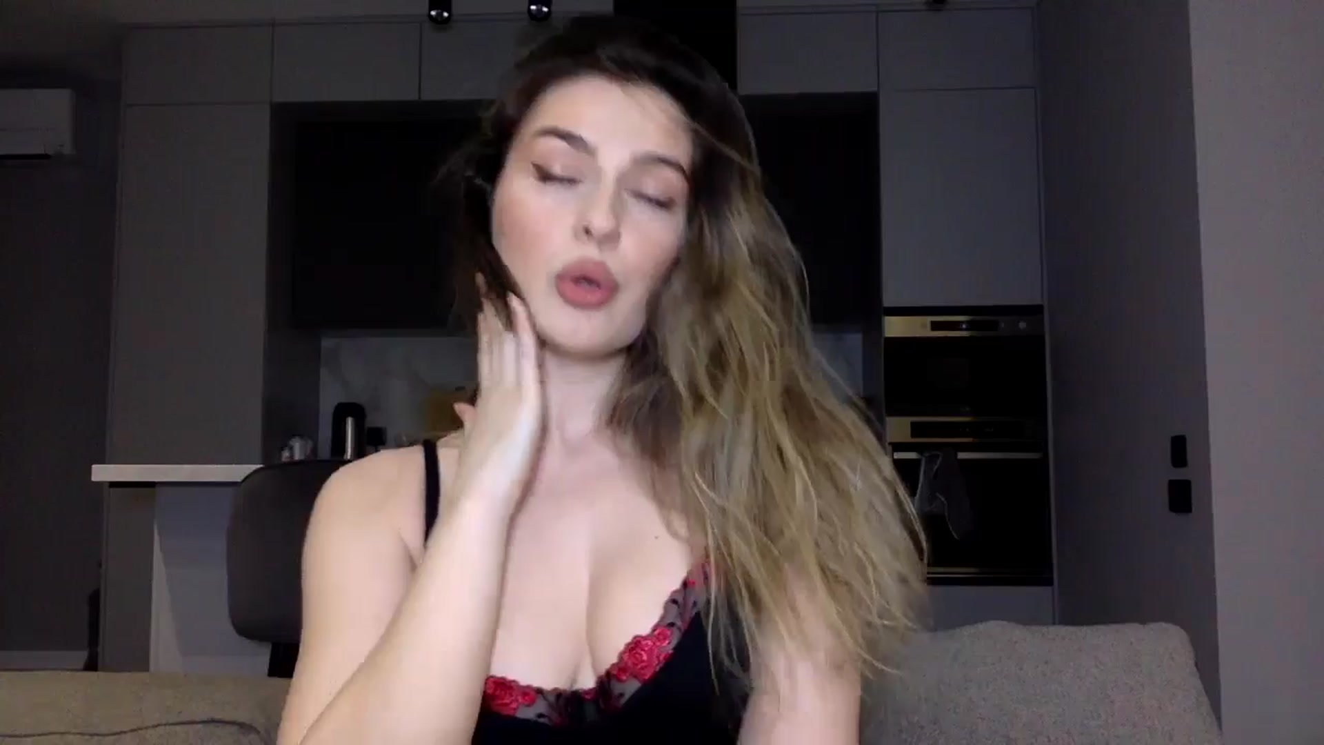 Gallery image thumbnail from SindiMoon's myfreecams stream on, 01/15/2025, 22:50 image 6 of 20