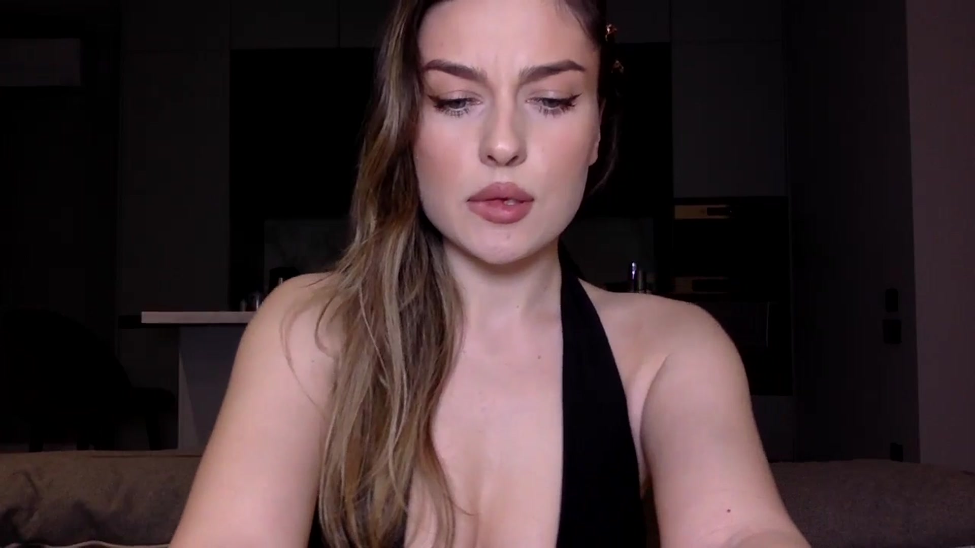 Gallery image thumbnail from SindiMoon's myfreecams stream on, 01/18/2025, 23:13 image 15 of 20