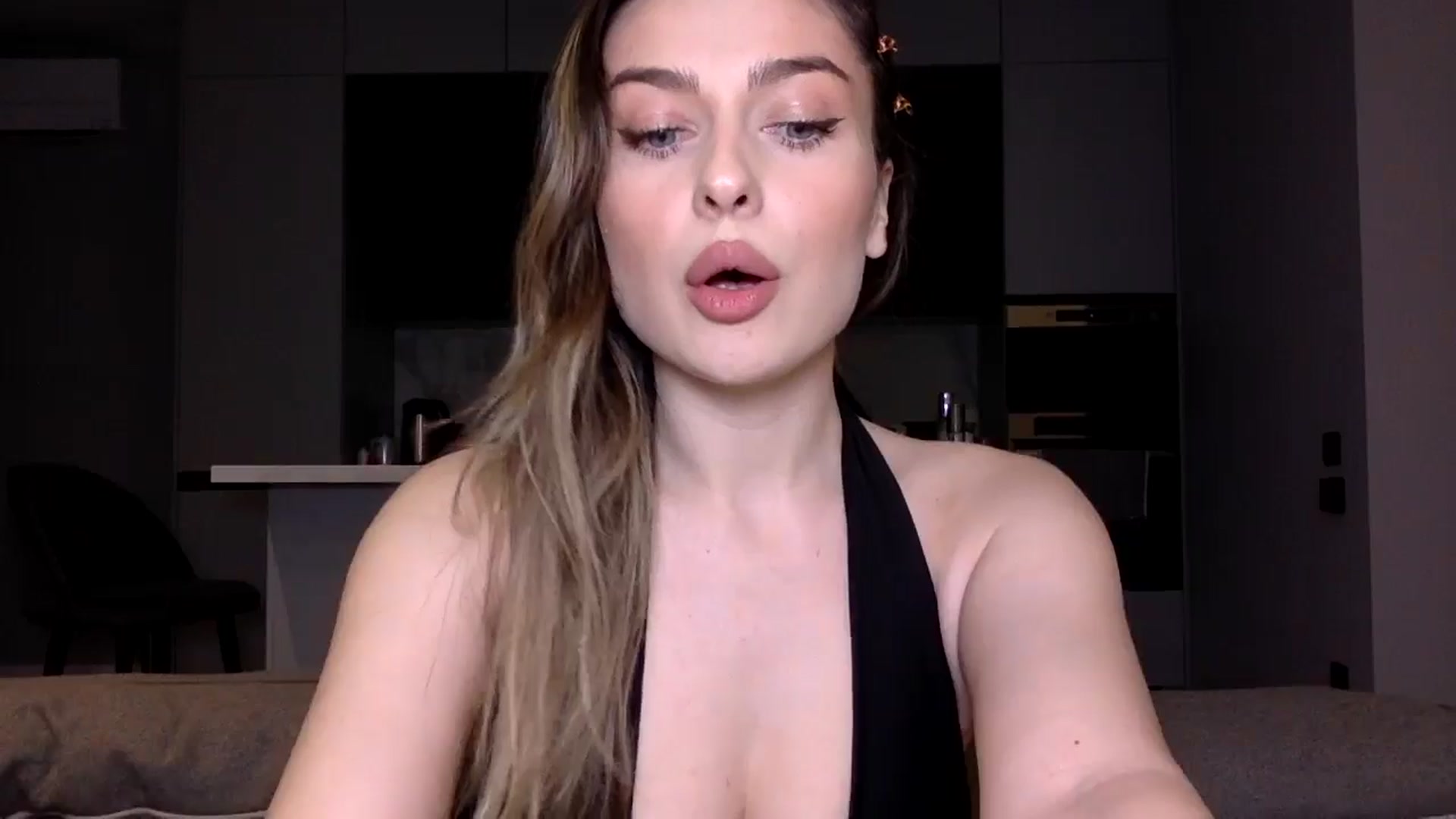Gallery image thumbnail from SindiMoon's myfreecams stream on, 01/18/2025, 23:13 image 14 of 20