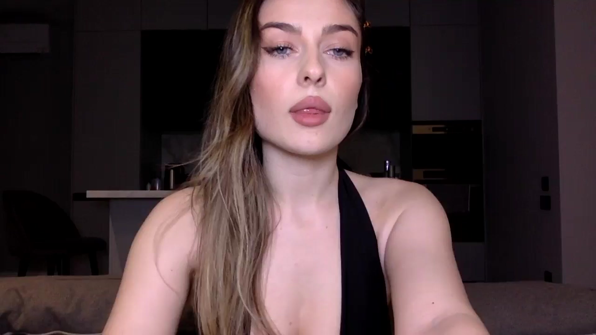 Gallery image thumbnail from SindiMoon's myfreecams stream on, 01/18/2025, 23:13 image 16 of 20