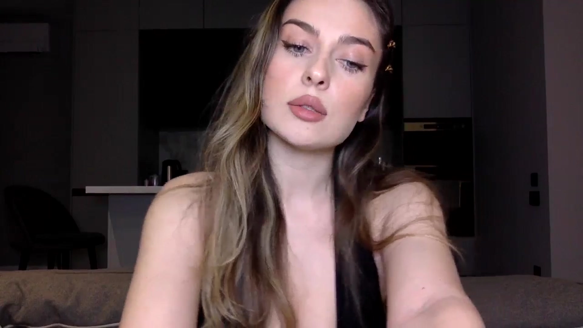 Gallery image thumbnail from SindiMoon's myfreecams stream on, 01/18/2025, 23:13 image 2 of 20