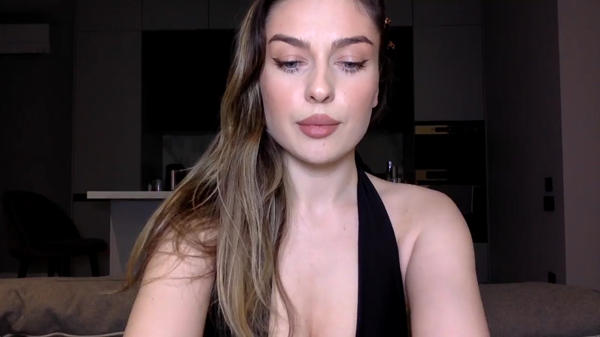 Gallery image thumbnail from SindiMoon's myfreecams stream on, 01/18/2025, 23:13 image 10 of 20