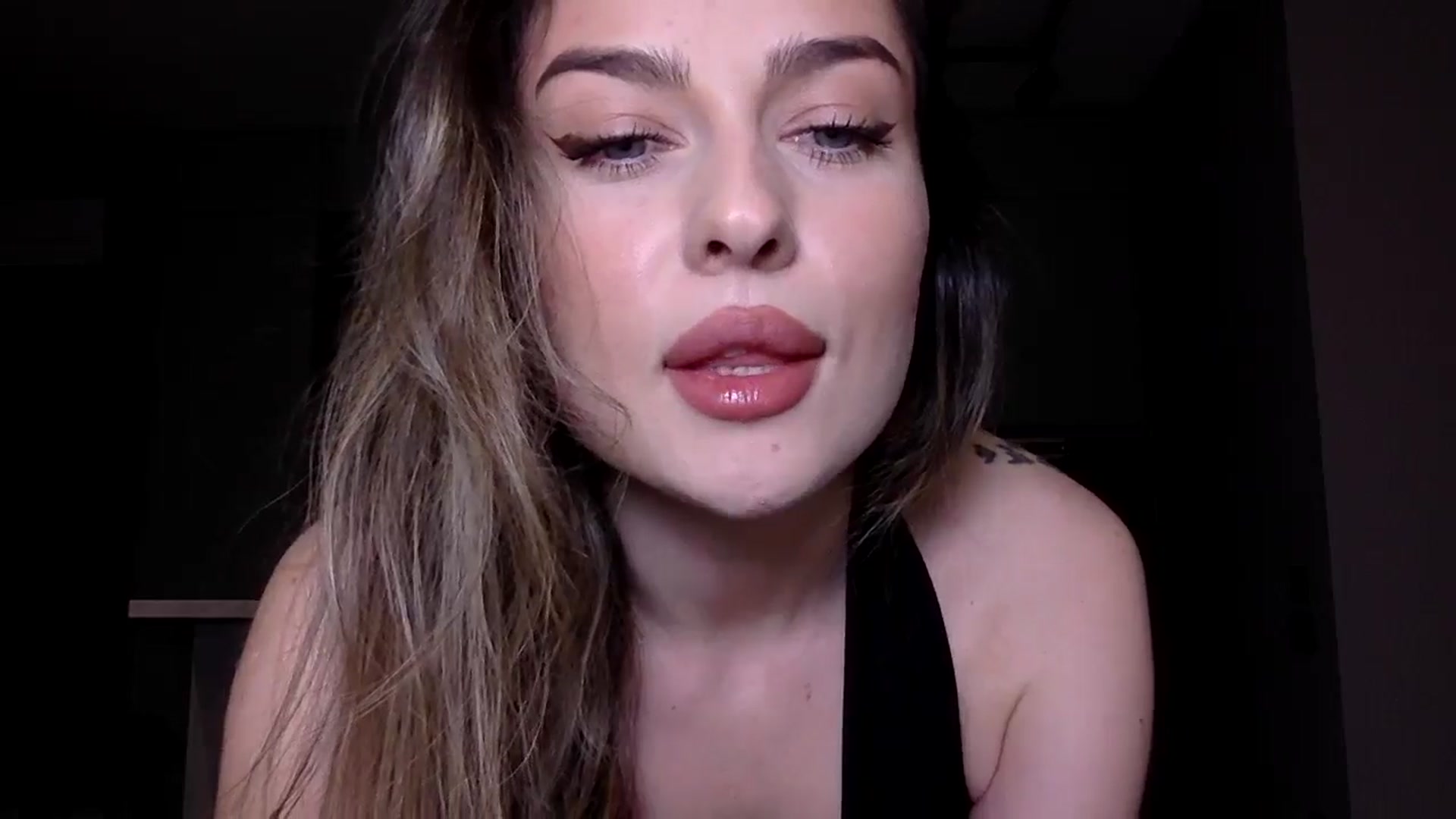 Gallery image thumbnail from SindiMoon's myfreecams stream on, 01/22/2025, 22:44 image 7 of 20
