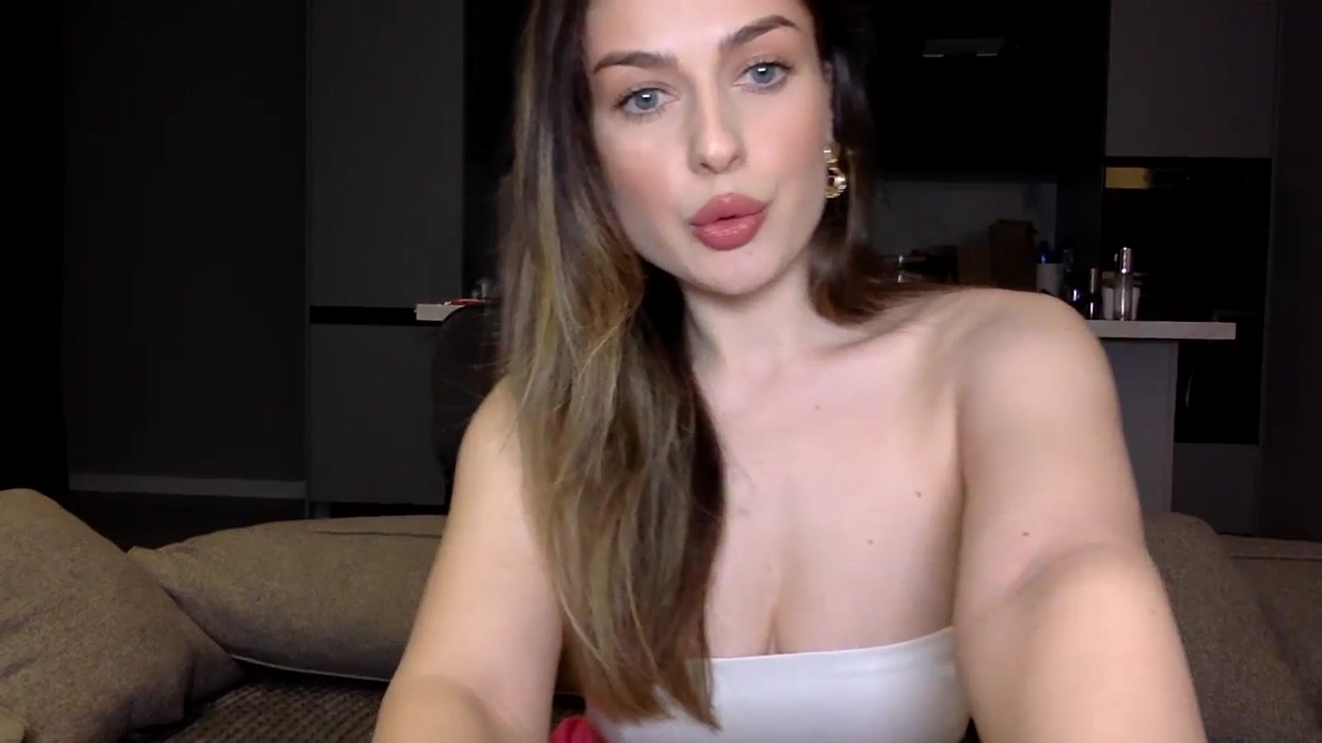 Gallery image thumbnail from SindiMoon's myfreecams stream on, 03/22/2025, 22:53 image 2 of 20
