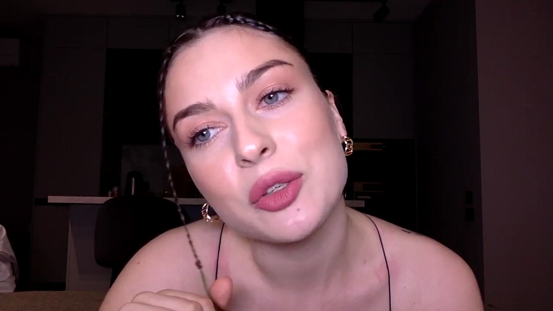 Gallery image thumbnail from SindiMoon's myfreecams stream on, 05/30/2025, 01:05 image 19 of 20