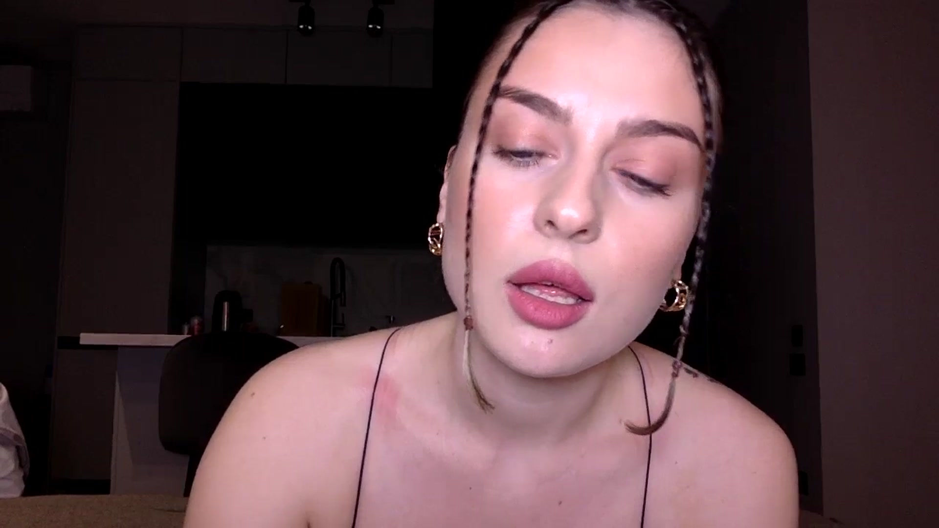 Gallery image thumbnail from SindiMoon's myfreecams stream on, 05/30/2025, 01:05 image 16 of 20