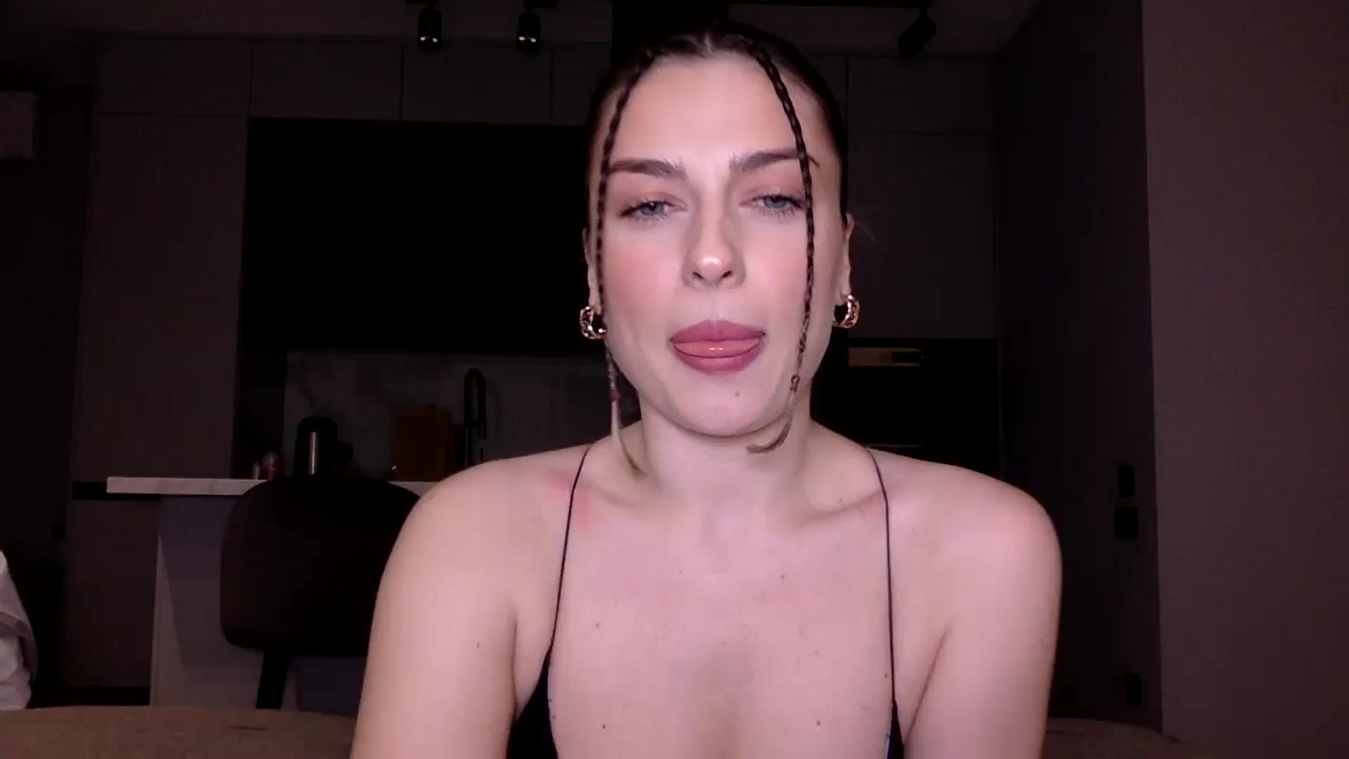 Gallery image thumbnail from SindiMoon's myfreecams stream on, 05/30/2025, 01:05 image 1 of 20