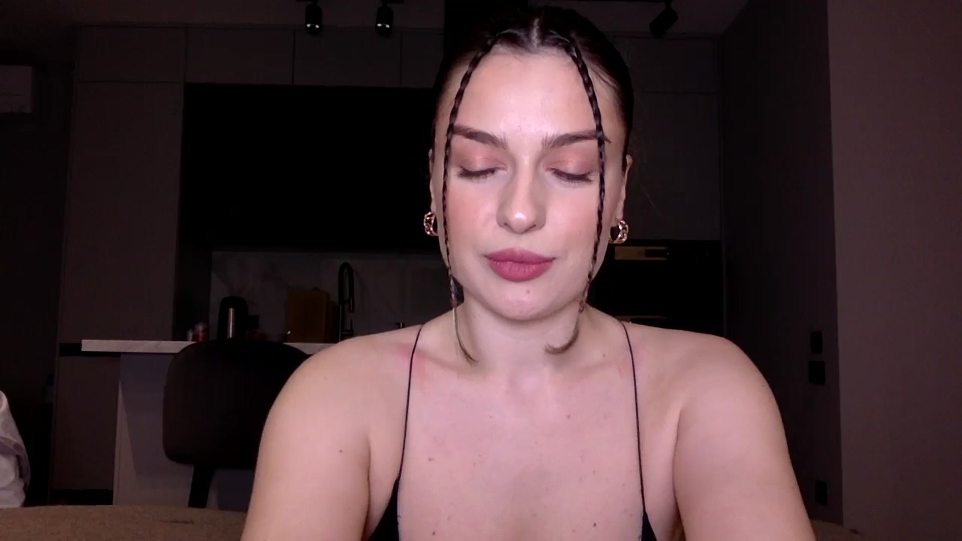 Gallery image thumbnail from SindiMoon's myfreecams stream on, 05/30/2025, 01:05 image 4 of 20