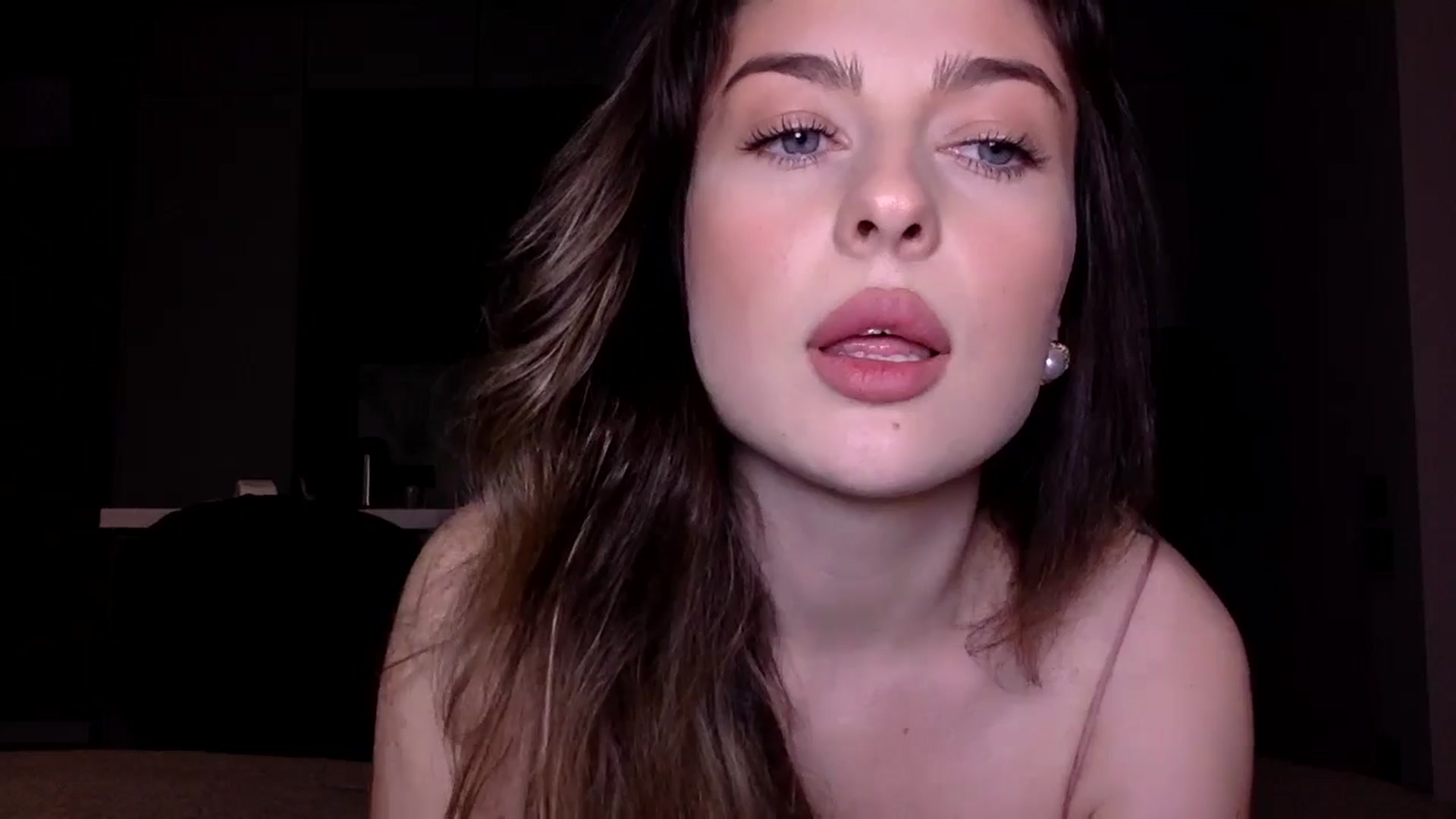 Gallery image thumbnail from SindiMoon's myfreecams stream on, 05/31/2025, 21:12 image 18 of 20