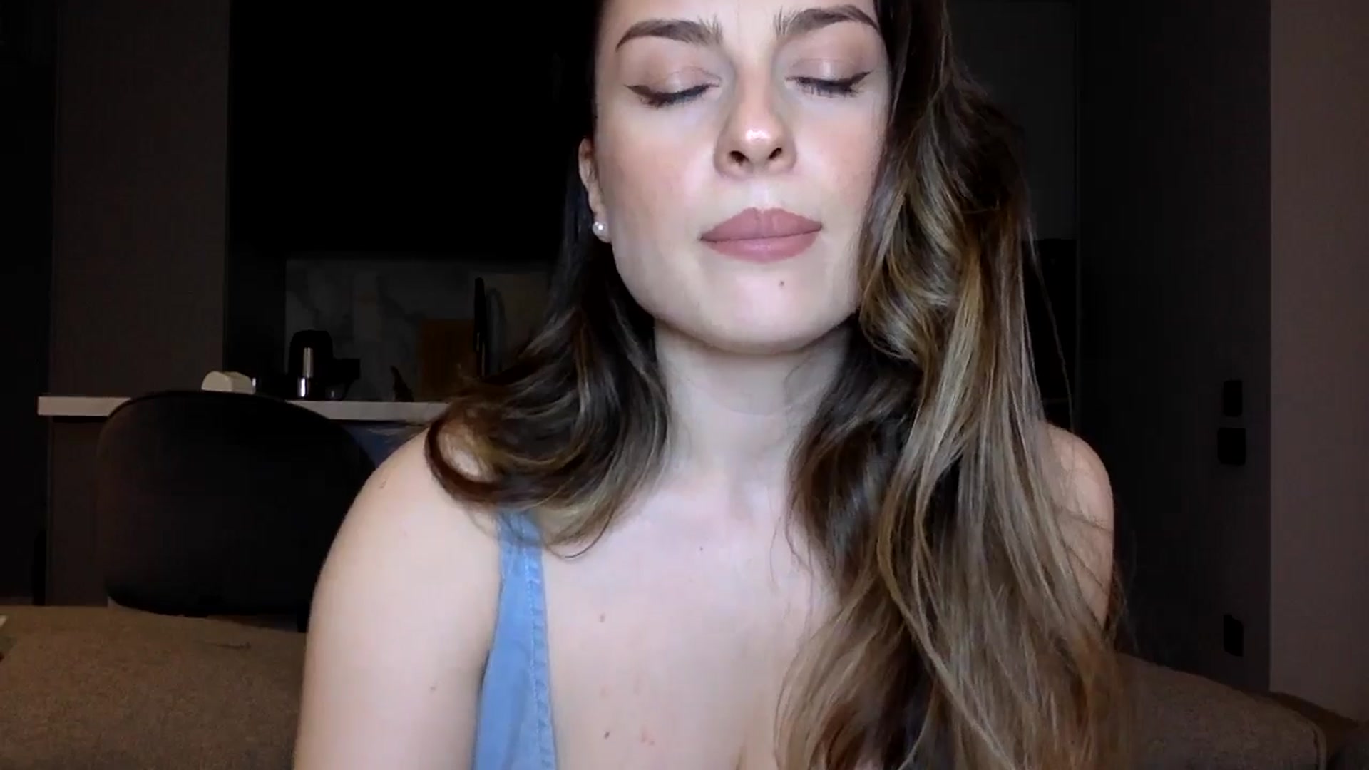 Gallery image thumbnail from SindiMoon's myfreecams stream on, 06/02/2025, 23:10 image 3 of 20