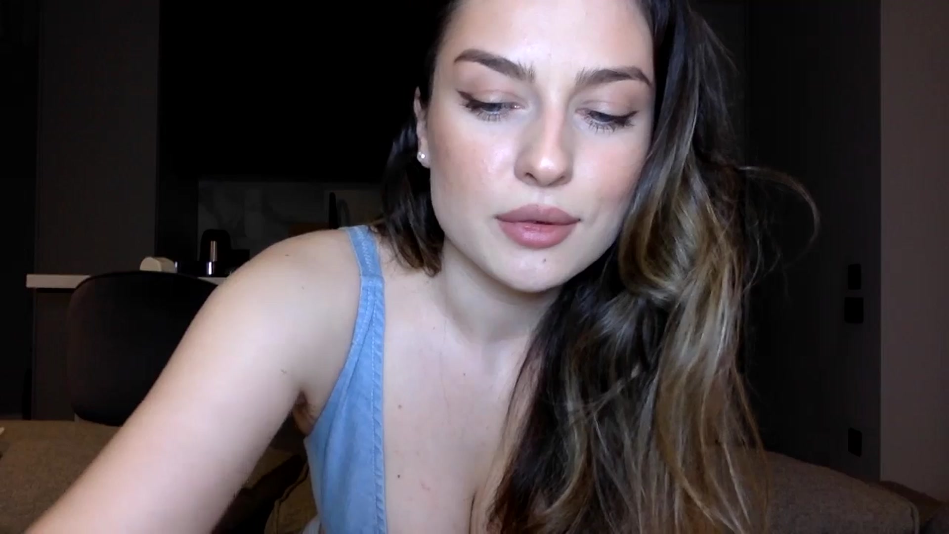Gallery image thumbnail from SindiMoon's myfreecams stream on, 06/02/2025, 23:10 image 12 of 20