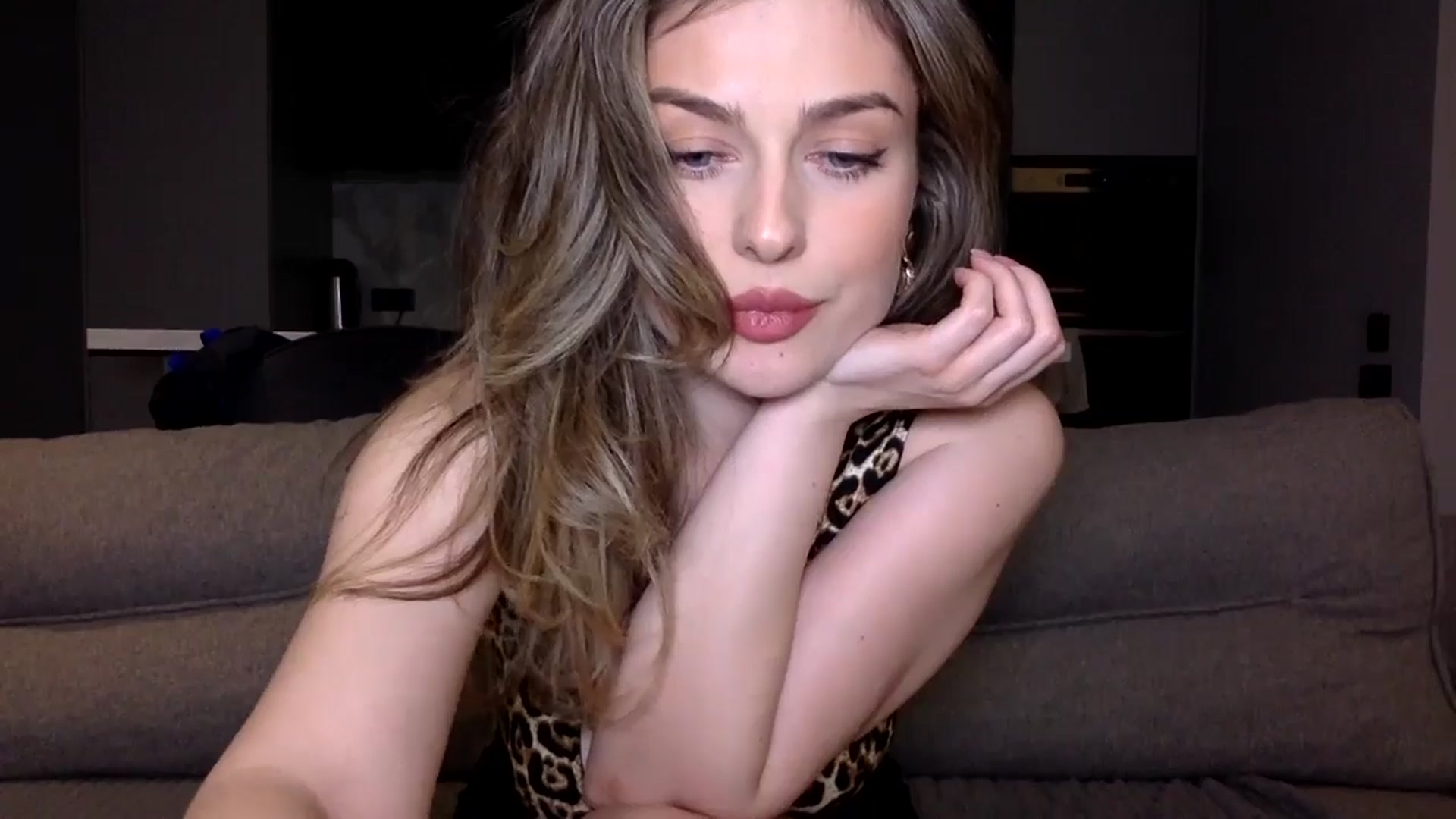 Gallery image thumbnail from SindiMoon's myfreecams stream on, 06/13/2025, 02:12 image 15 of 20