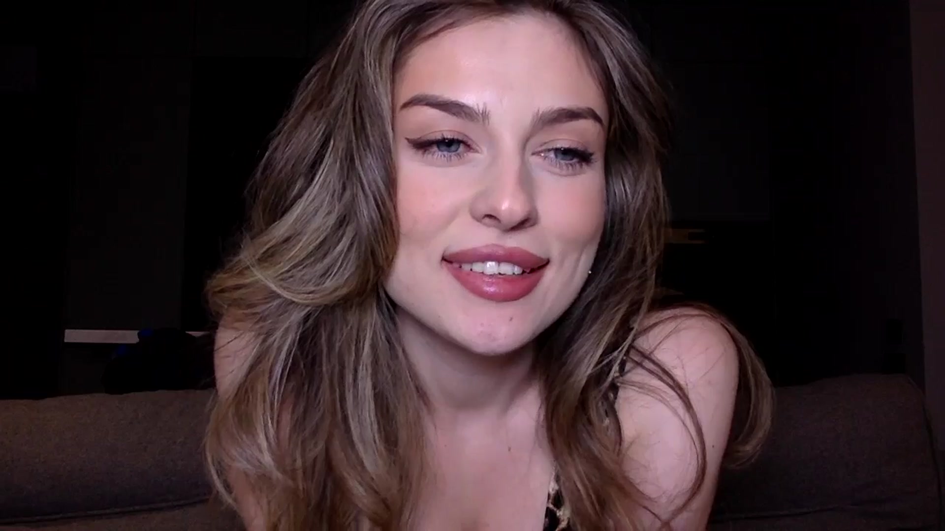 Gallery image thumbnail from SindiMoon's myfreecams stream on, 06/13/2025, 02:12 image 3 of 20