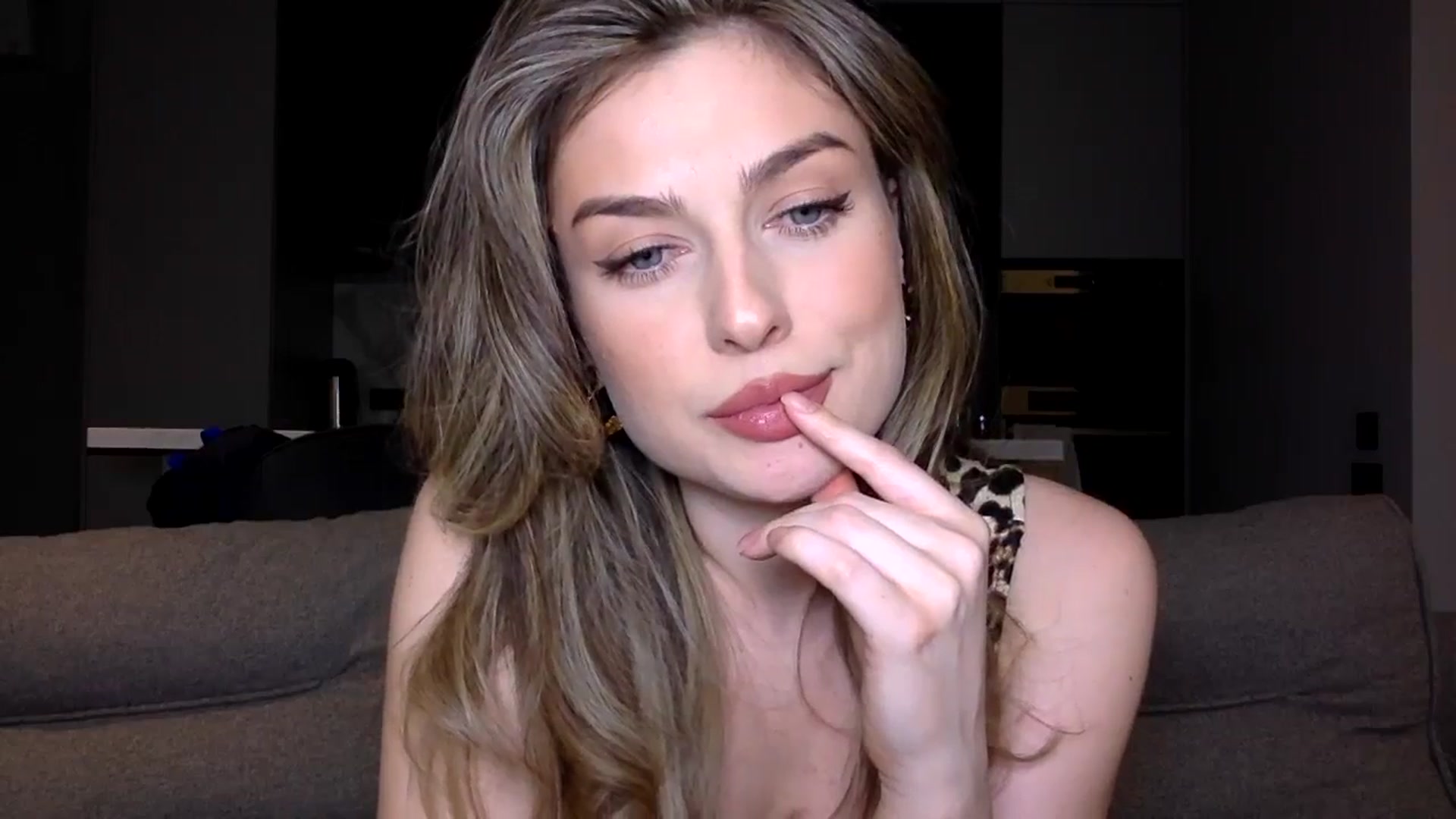 Gallery image thumbnail from SindiMoon's myfreecams stream on, 06/13/2025, 02:12 image 10 of 20
