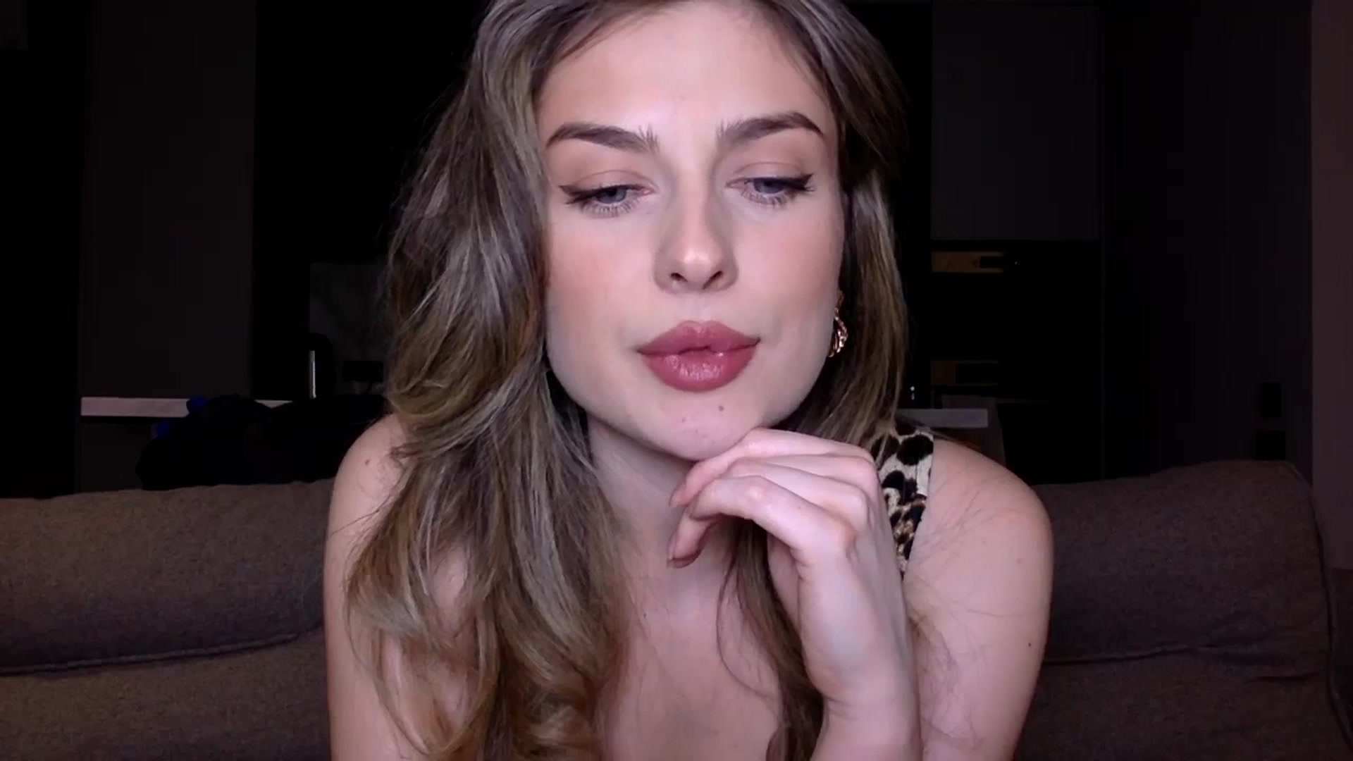 Gallery image thumbnail from SindiMoon's myfreecams stream on, 06/13/2025, 02:12 image 6 of 20