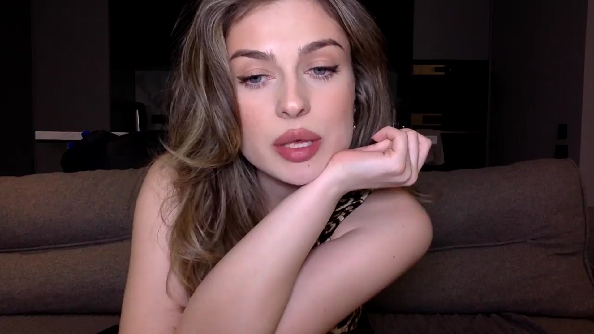Gallery image thumbnail from SindiMoon's myfreecams stream on, 06/13/2025, 02:12 image 16 of 20
