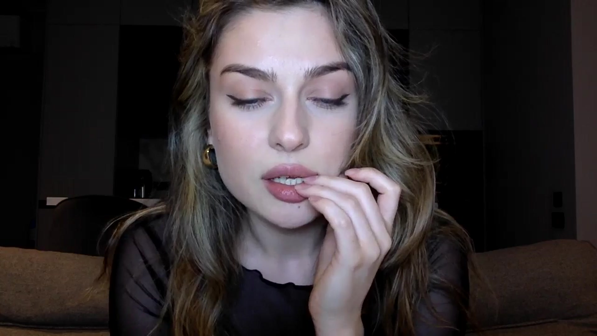 Gallery image thumbnail from SindiMoon's myfreecams stream on, 06/18/2025, 22:23 image 5 of 20
