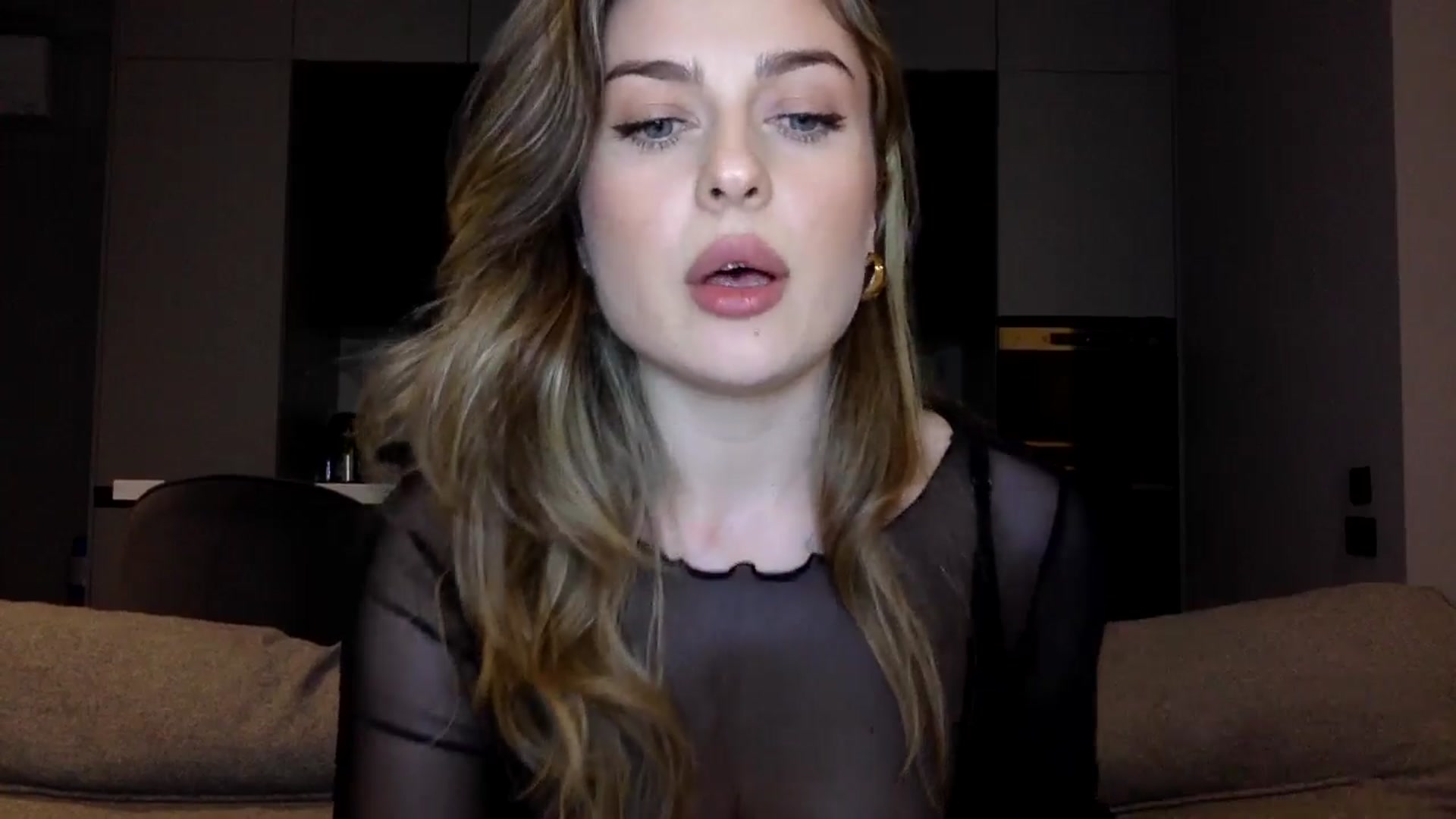 Gallery image thumbnail from SindiMoon's myfreecams stream on, 06/18/2025, 22:23 image 11 of 20