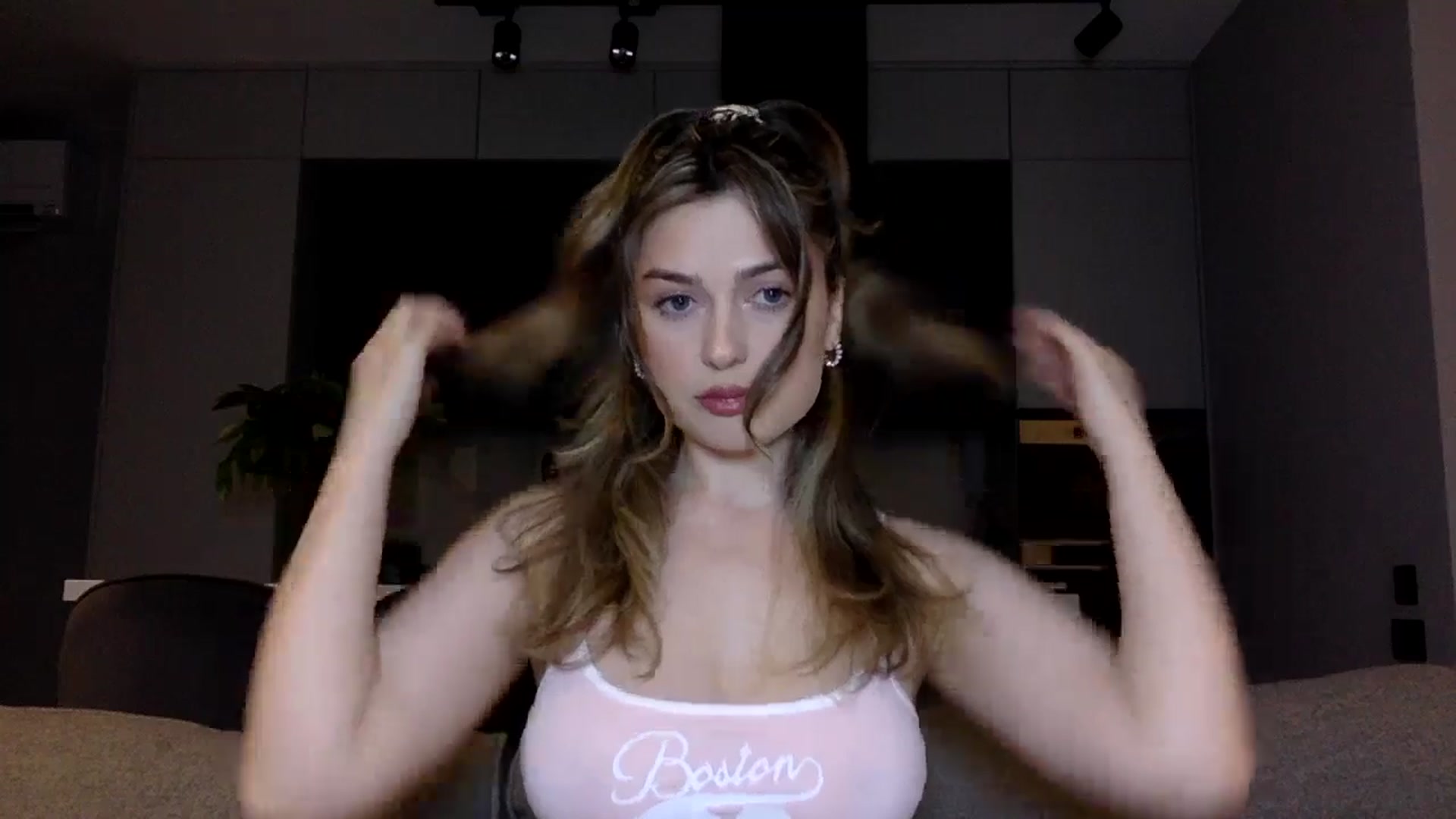 Gallery image thumbnail from SindiMoon's myfreecams stream on, 06/19/2025, 22:01 image 11 of 20