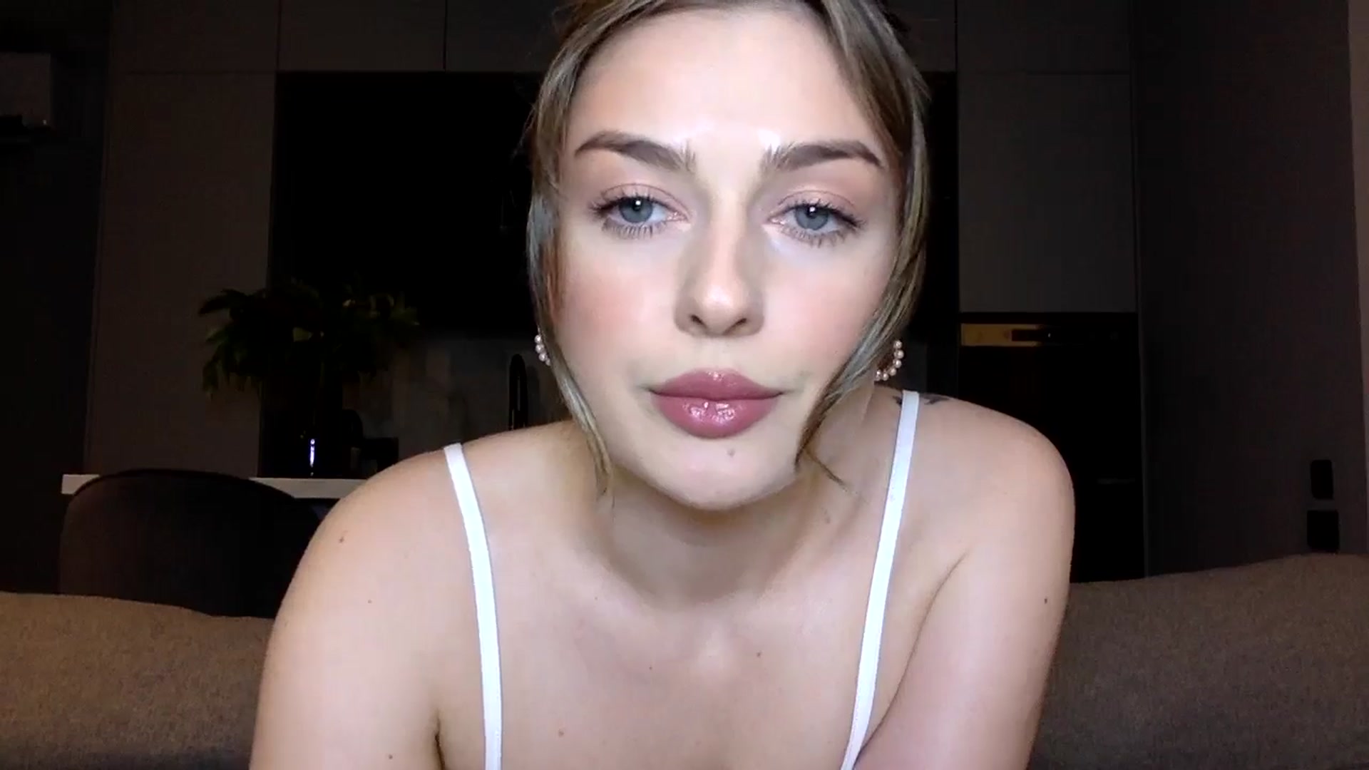 Gallery image thumbnail from SindiMoon's myfreecams stream on, 06/19/2025, 22:01 image 2 of 20
