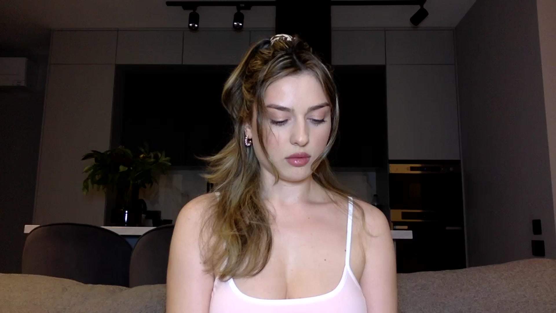 Gallery image thumbnail from SindiMoon's myfreecams stream on, 06/19/2025, 22:01 image 20 of 20