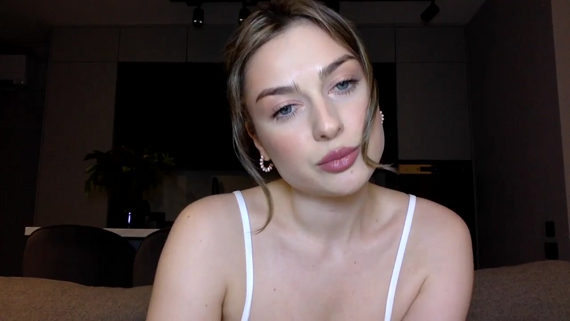 Gallery image thumbnail from SindiMoon's myfreecams stream on, 06/19/2025, 22:01 image 8 of 20