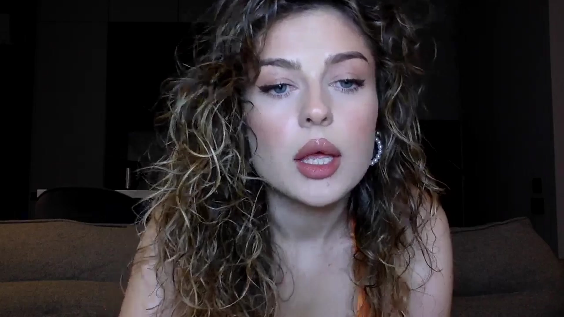 Gallery image thumbnail from SindiMoon's myfreecams stream on, 07/04/2025, 21:43 image 4 of 20