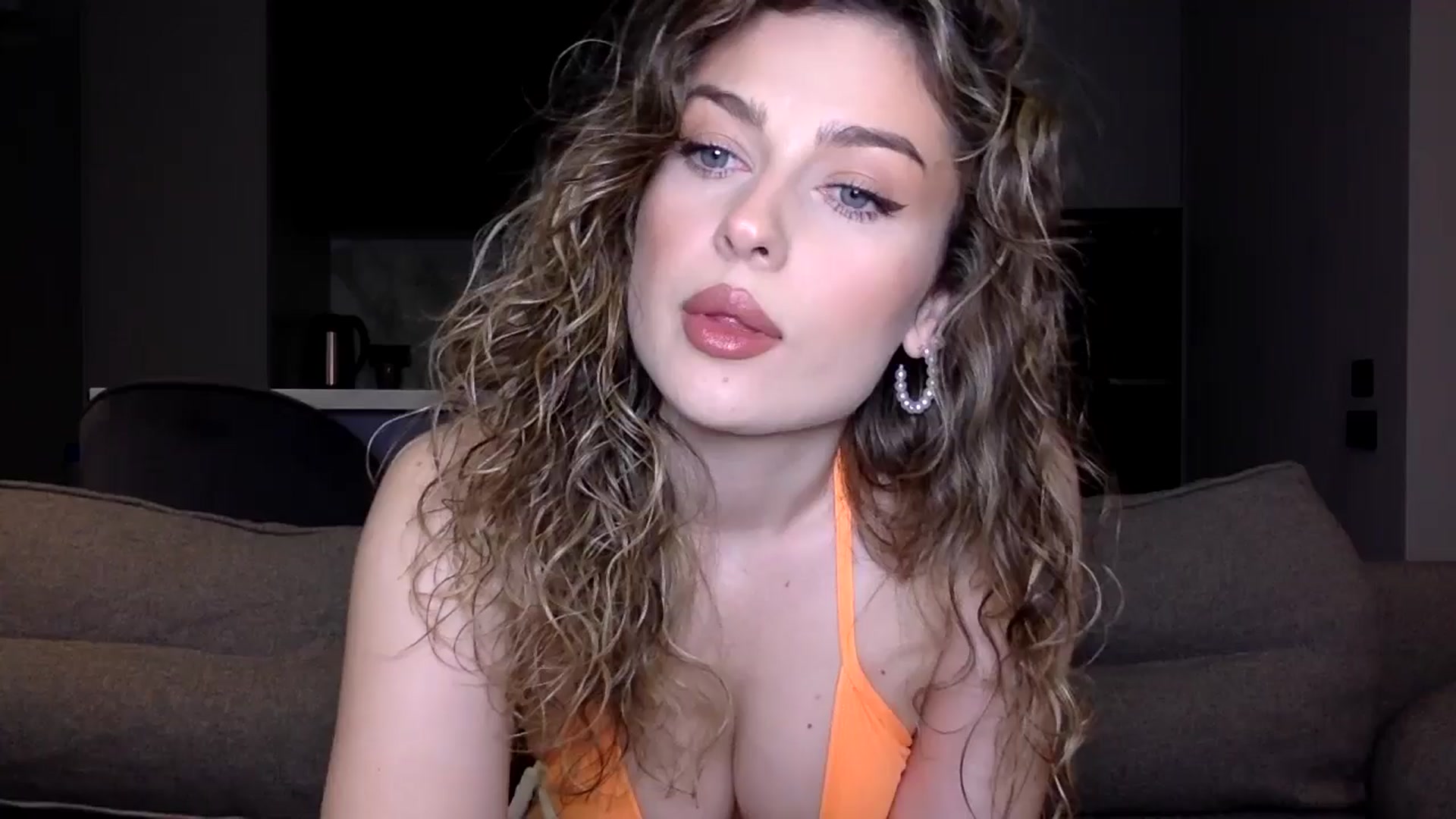 Gallery image thumbnail from SindiMoon's myfreecams stream on, 07/05/2025, 24:10 image 19 of 20